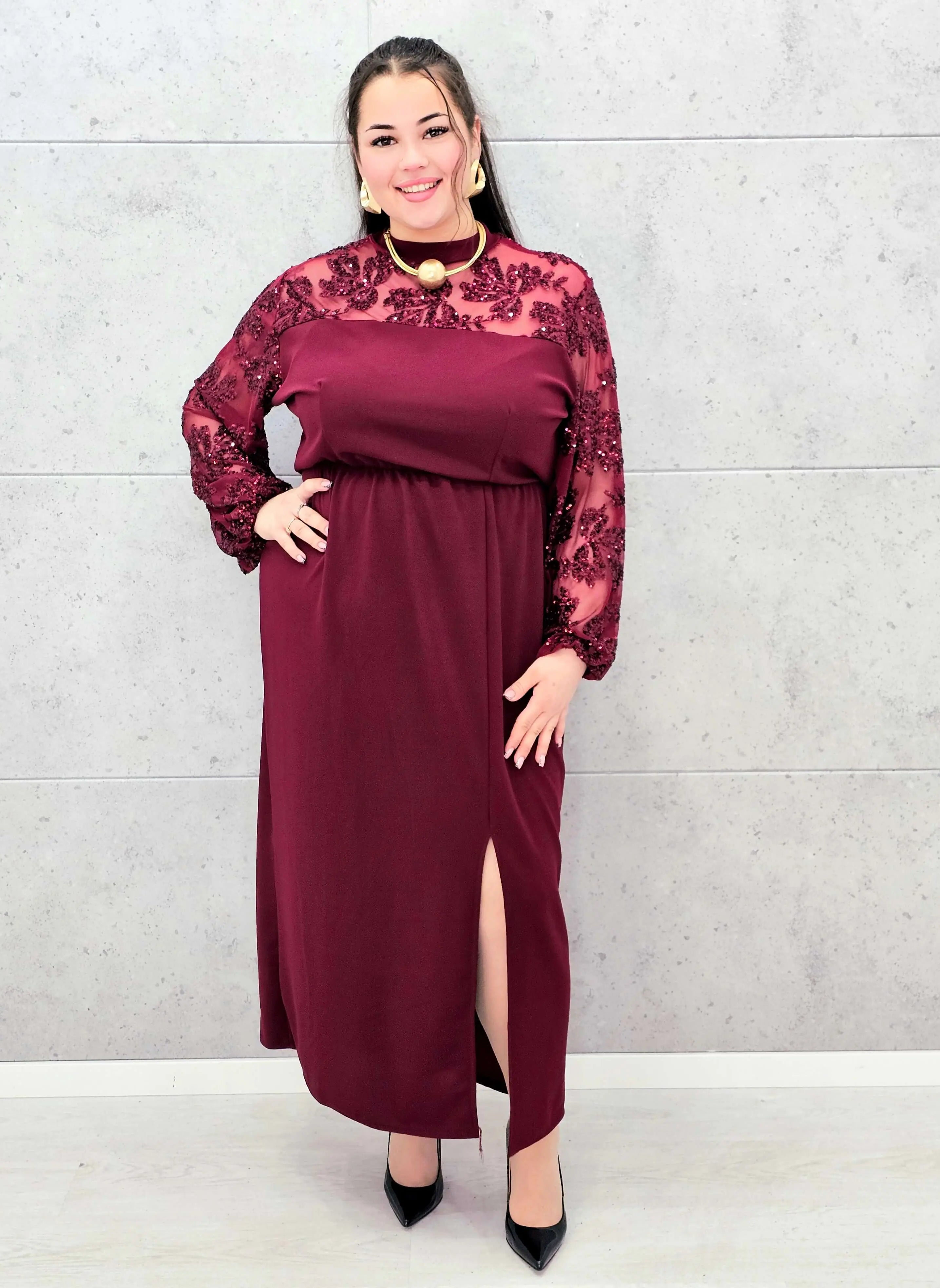 Elegancka sukienka plus size z koronką i cekinami – wyjątkowa propozycja na wielkie wyjścia Stylowa XL