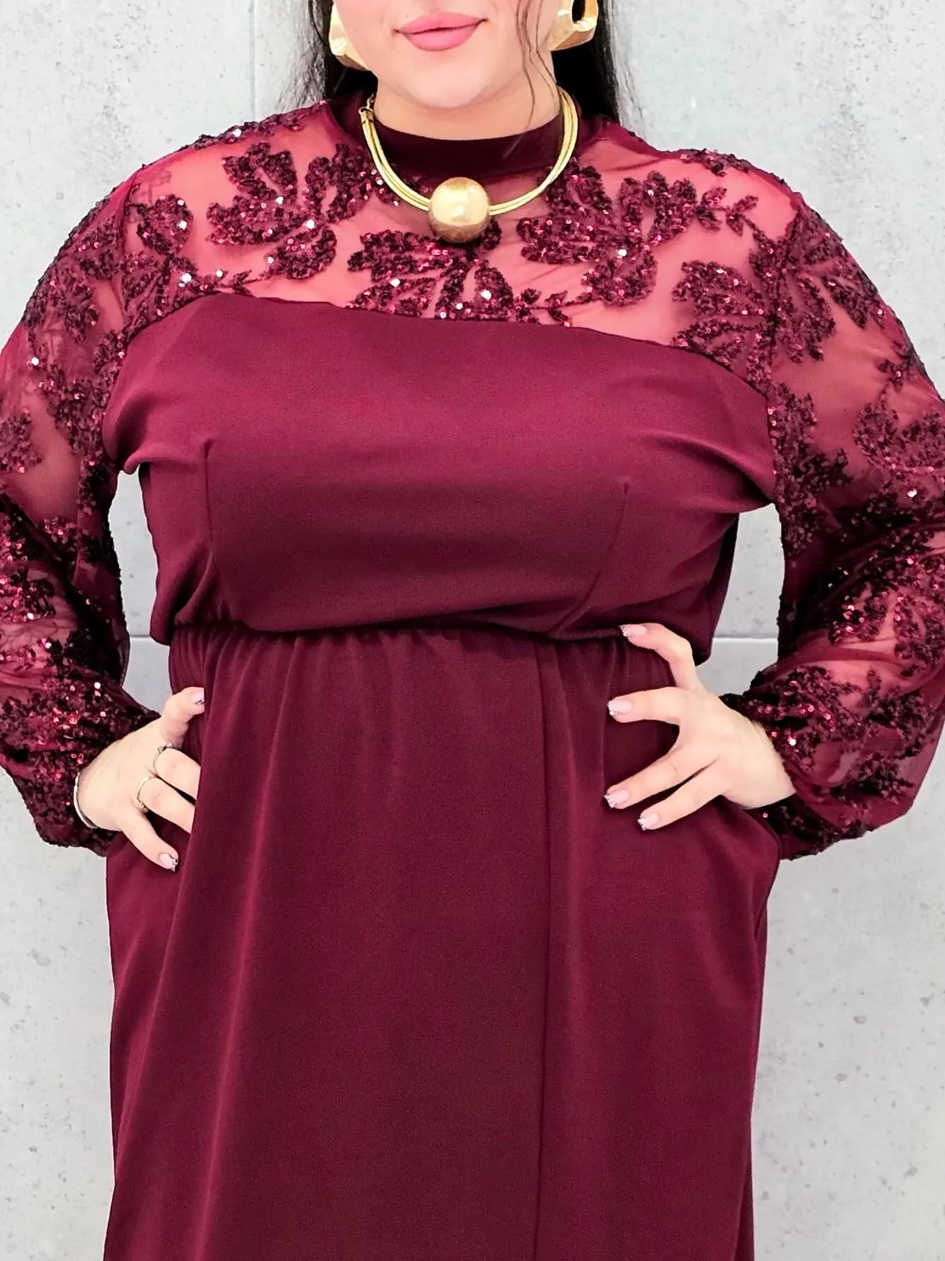 Elegancka sukienka plus size z koronką i cekinami – wyjątkowa propozycja na wielkie wyjścia Stylowa XL