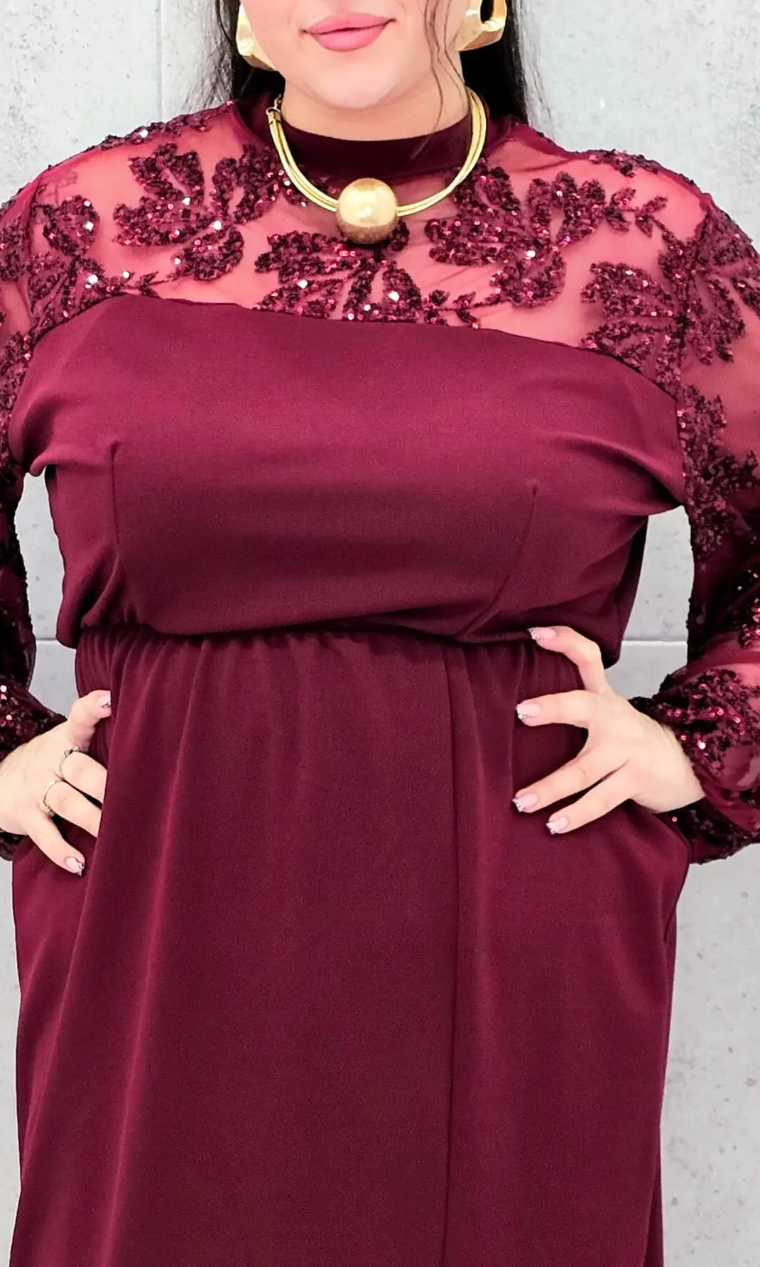 Elegancka sukienka plus size z koronką i cekinami – wyjątkowa propozycja na wielkie wyjścia Stylowa XL