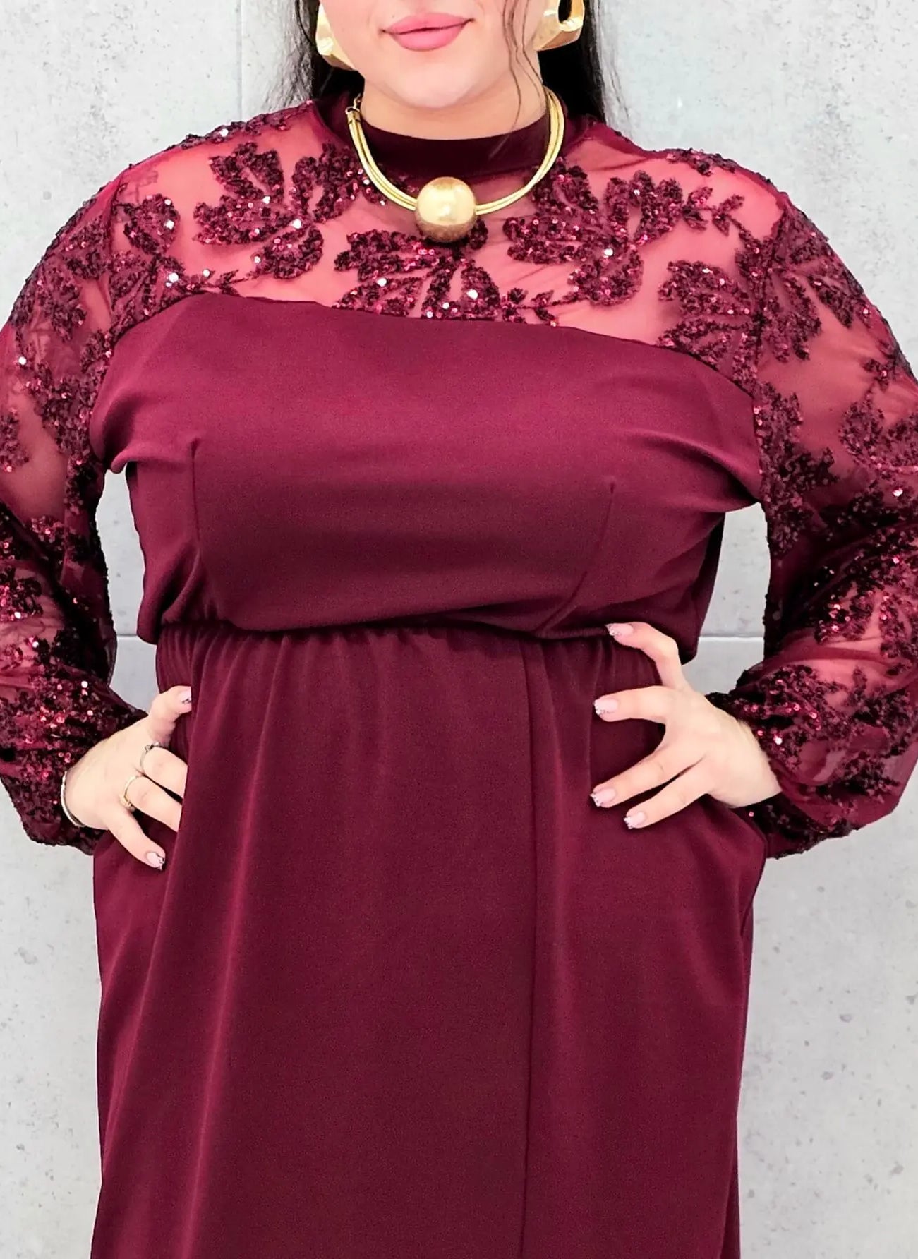 Elegancka sukienka plus size z koronką i cekinami – wyjątkowa propozycja na wielkie wyjścia Stylowa XL