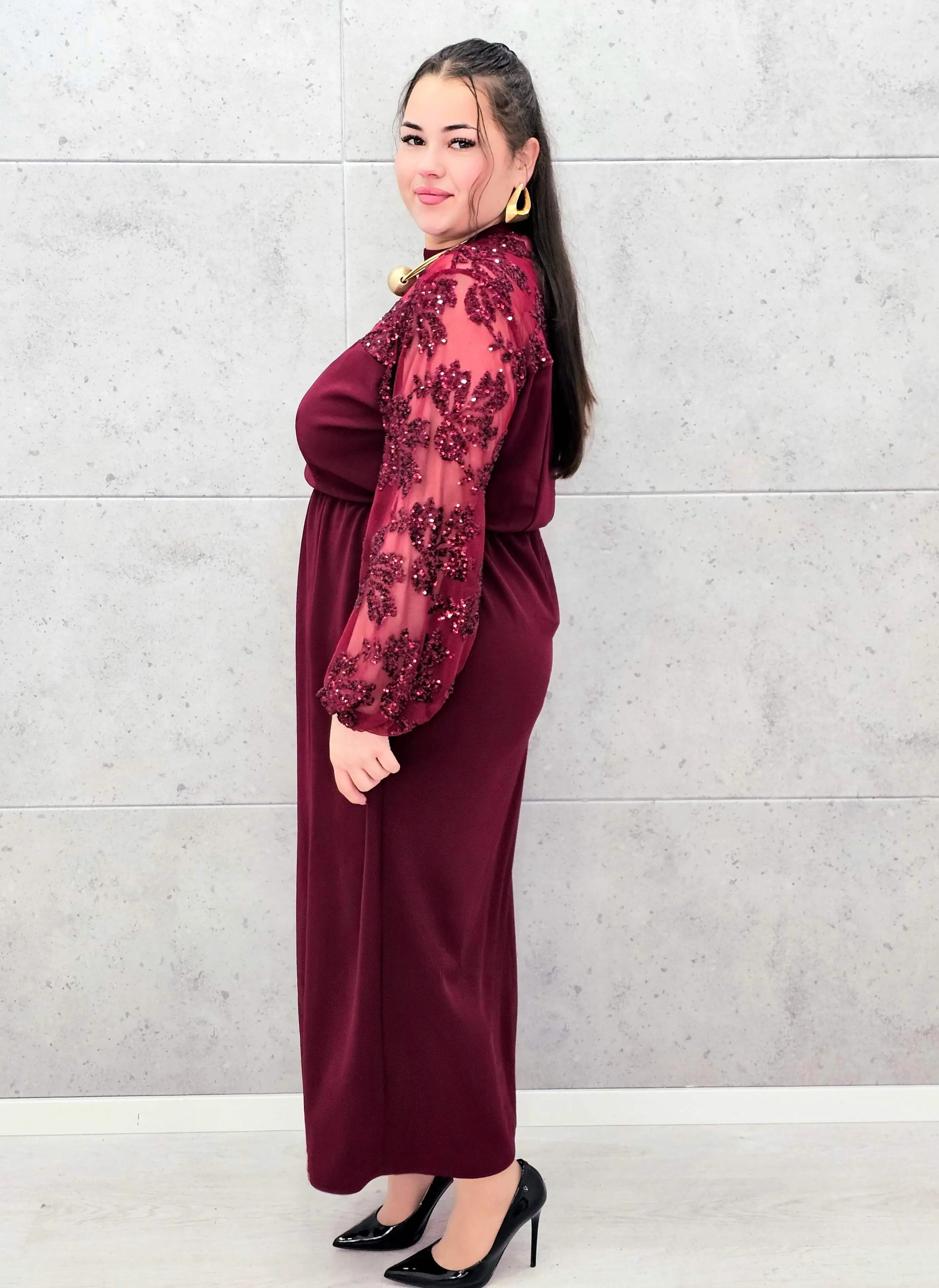 Elegancka sukienka plus size z koronką i cekinami – wyjątkowa propozycja na wielkie wyjścia Stylowa XL