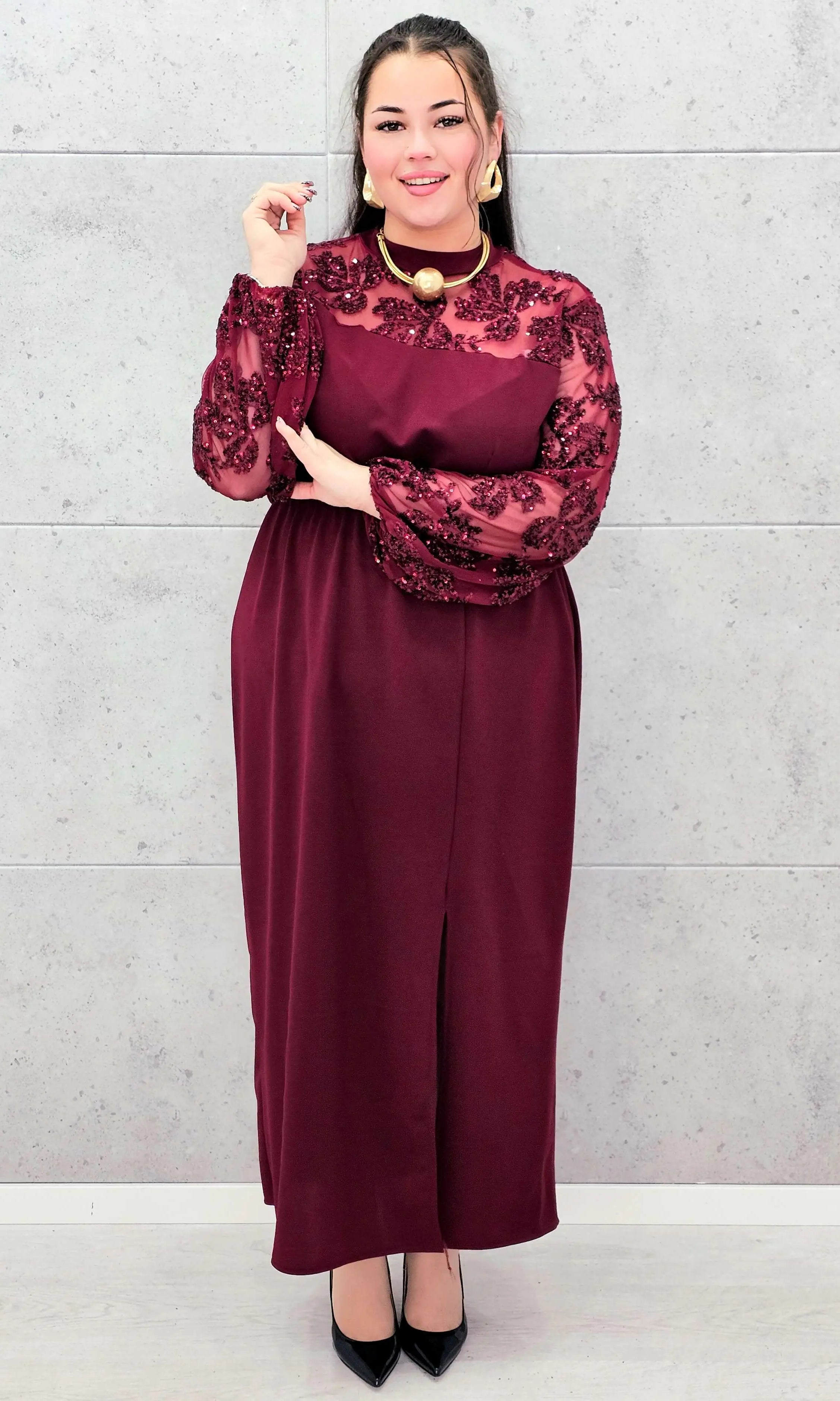 Elegancka sukienka plus size z koronką i cekinami – wyjątkowa propozycja na wielkie wyjścia Stylowa XL