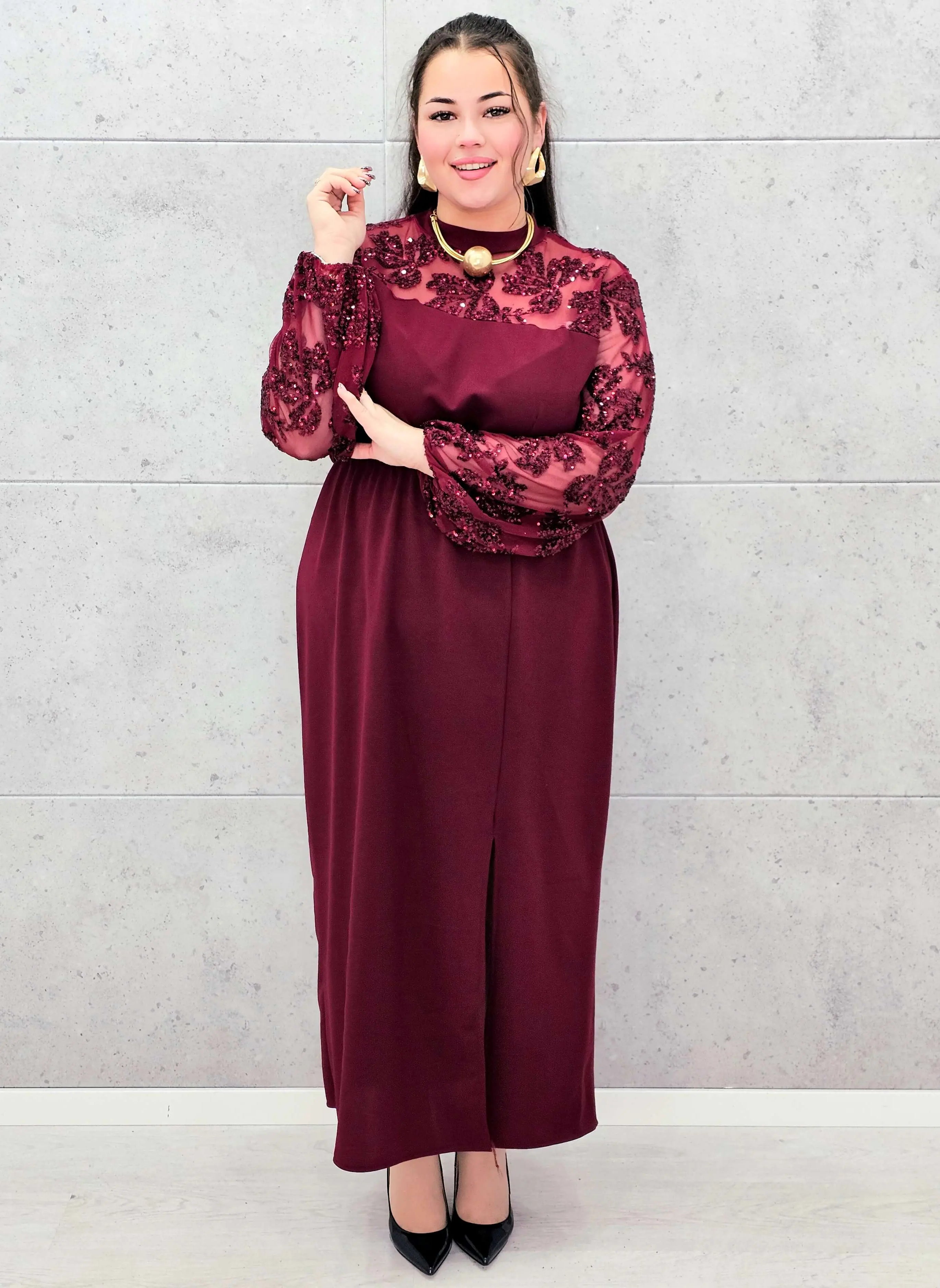 Elegancka sukienka plus size z koronką i cekinami – wyjątkowa propozycja na wielkie wyjścia Stylowa XL