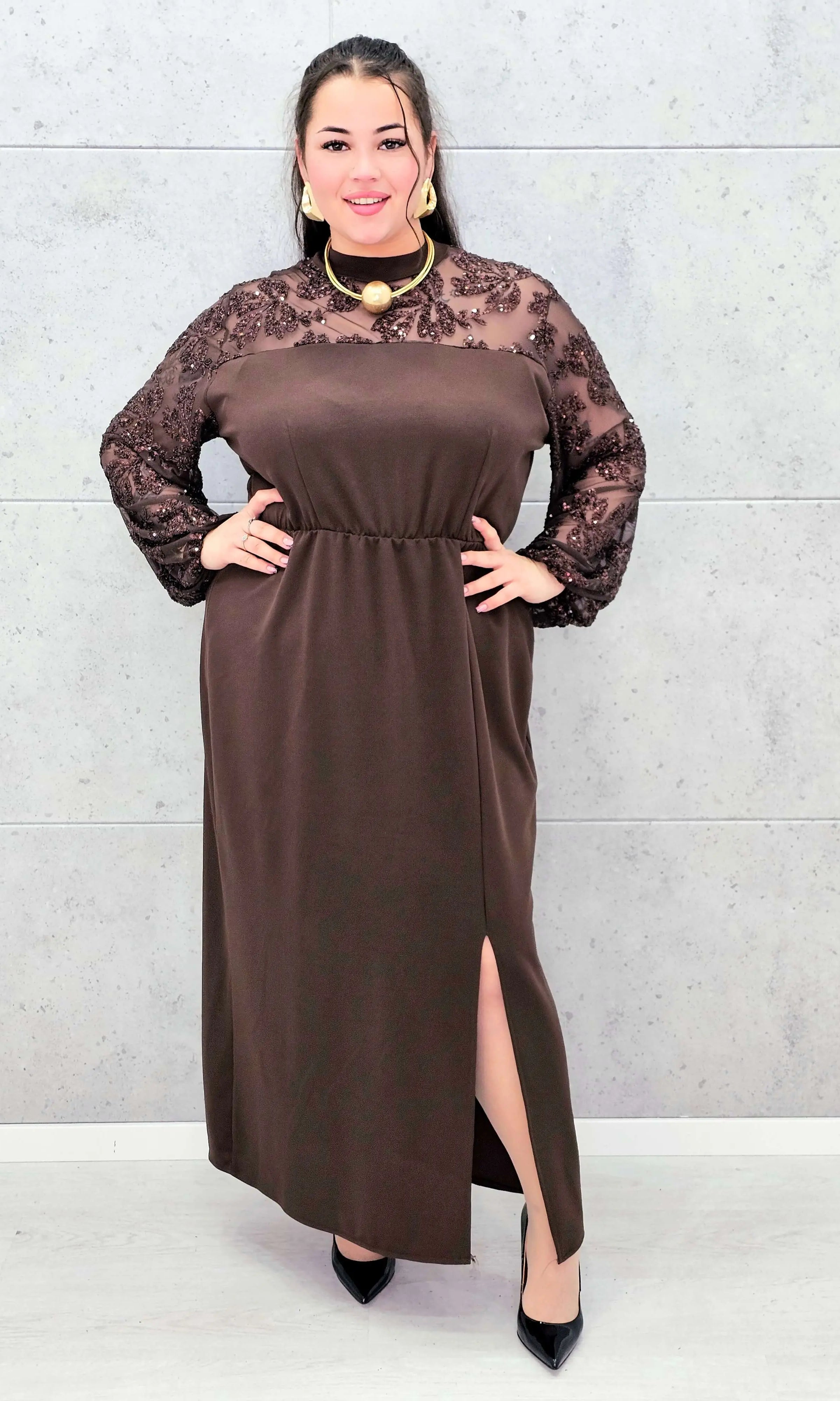 Elegancka sukienka plus size z koronką i cekinami – wyjątkowa propozycja na wielkie wyjścia Stylowa XL
