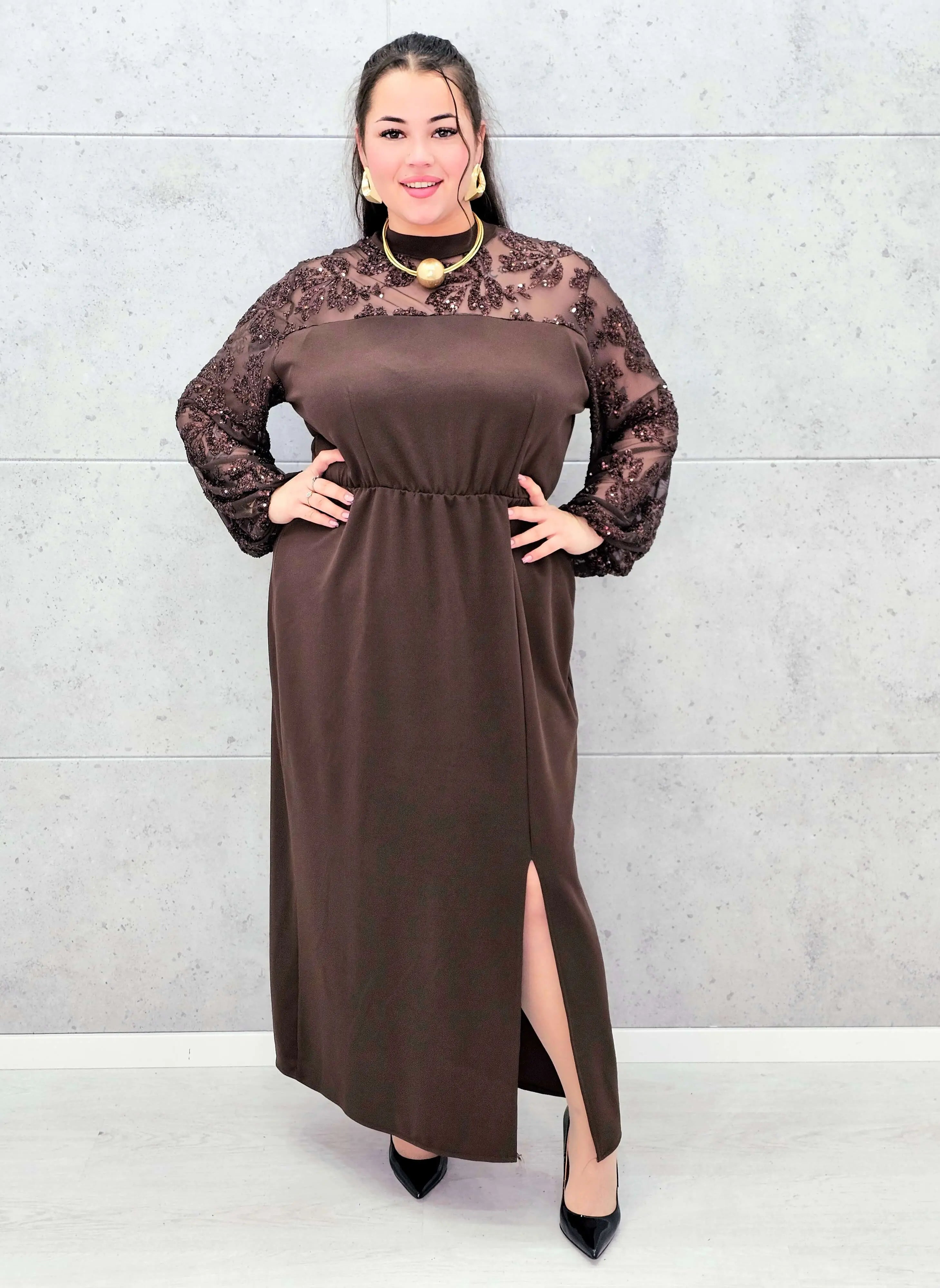 Elegancka sukienka plus size z koronką i cekinami – wyjątkowa propozycja na wielkie wyjścia Stylowa XL