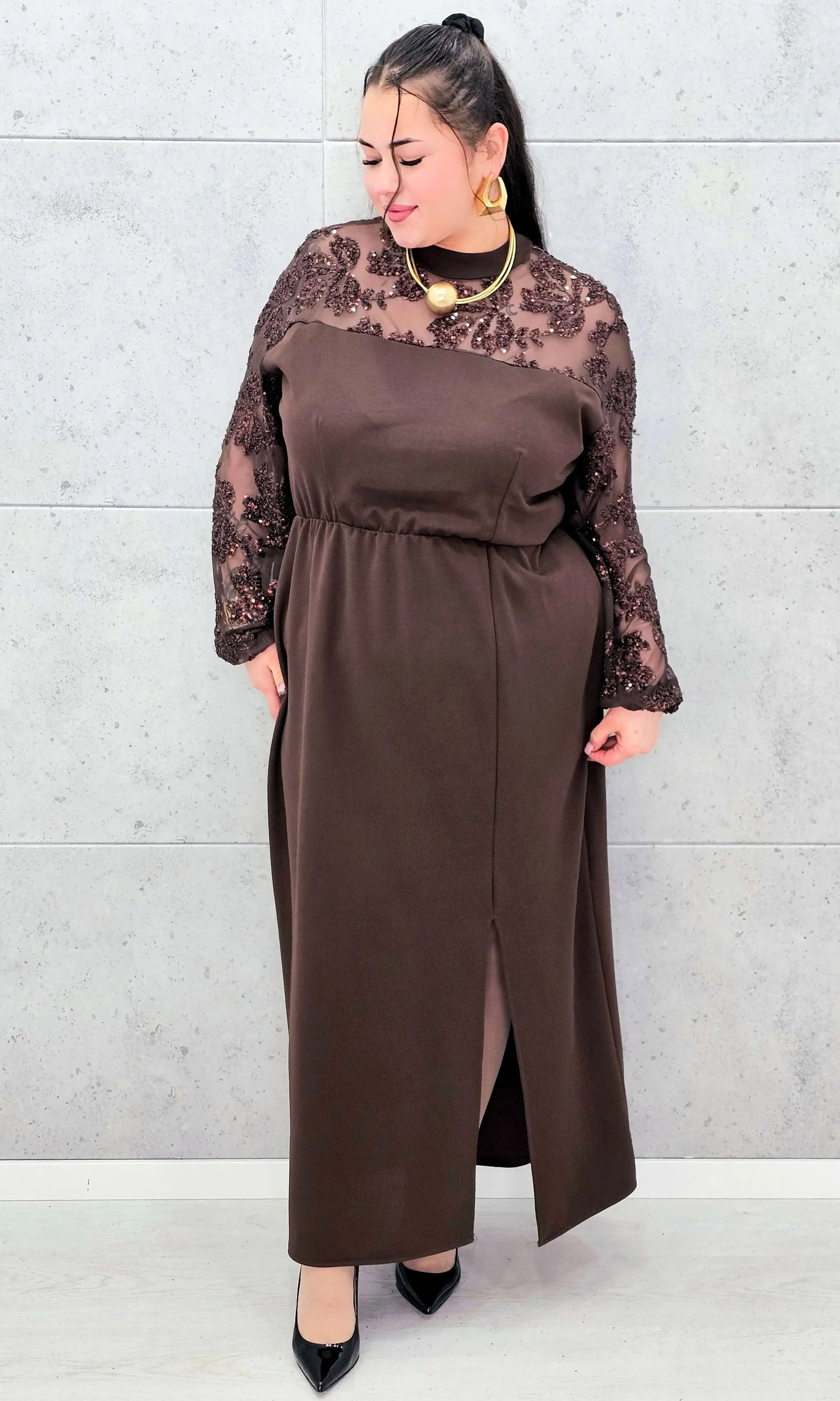 Elegancka sukienka plus size z koronką i cekinami – wyjątkowa propozycja na wielkie wyjścia Stylowa XL