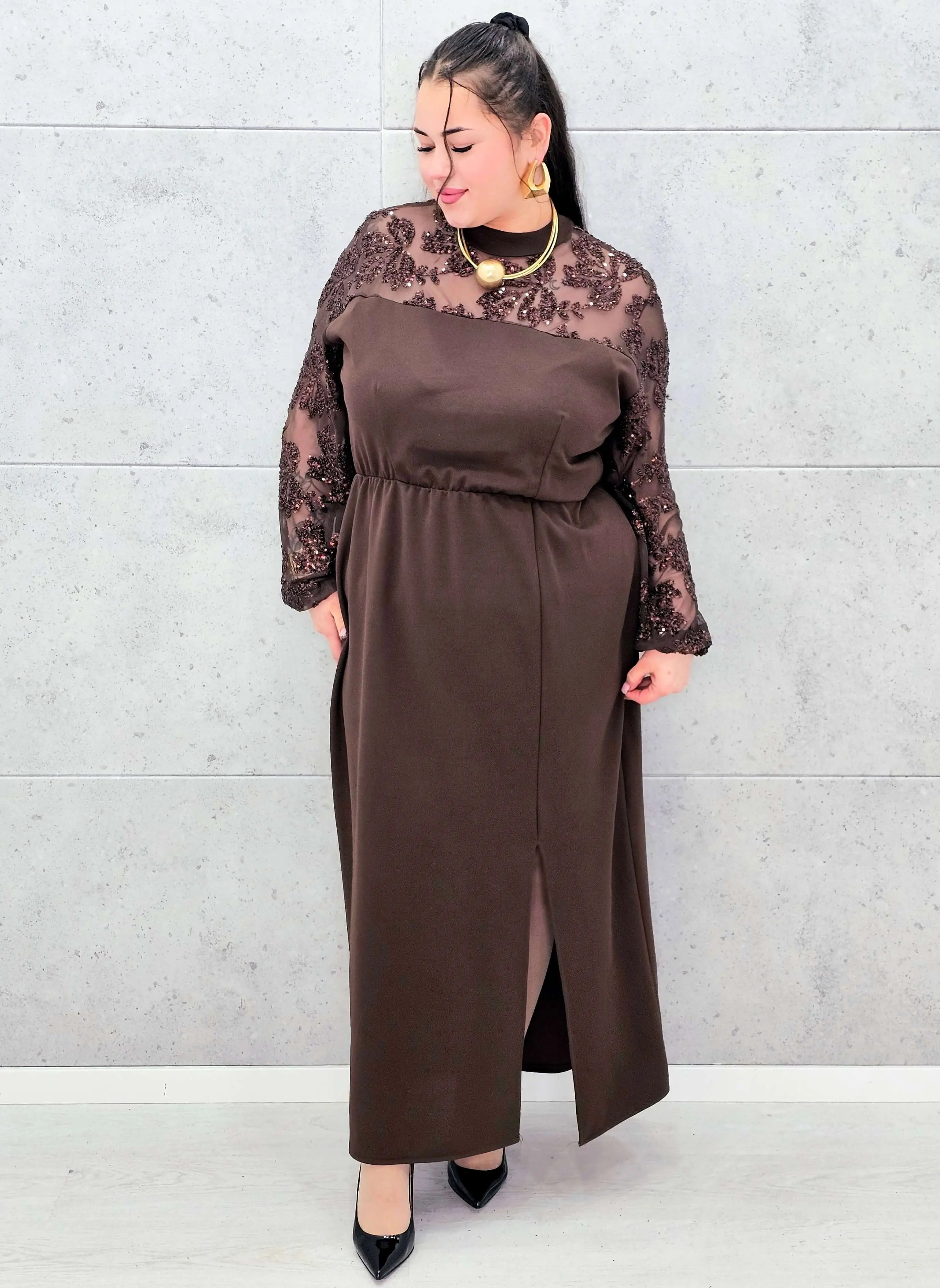 Elegancka sukienka plus size z koronką i cekinami – wyjątkowa propozycja na wielkie wyjścia Stylowa XL