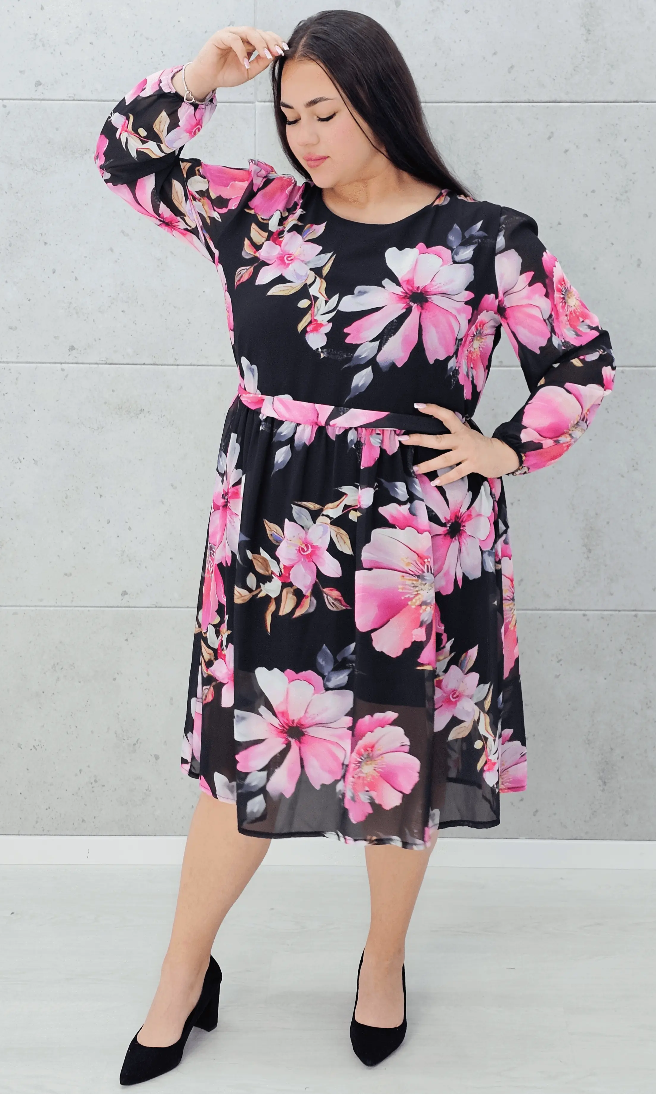 Elegancka sukienka z kwiatowym wzorem Stylowa XL