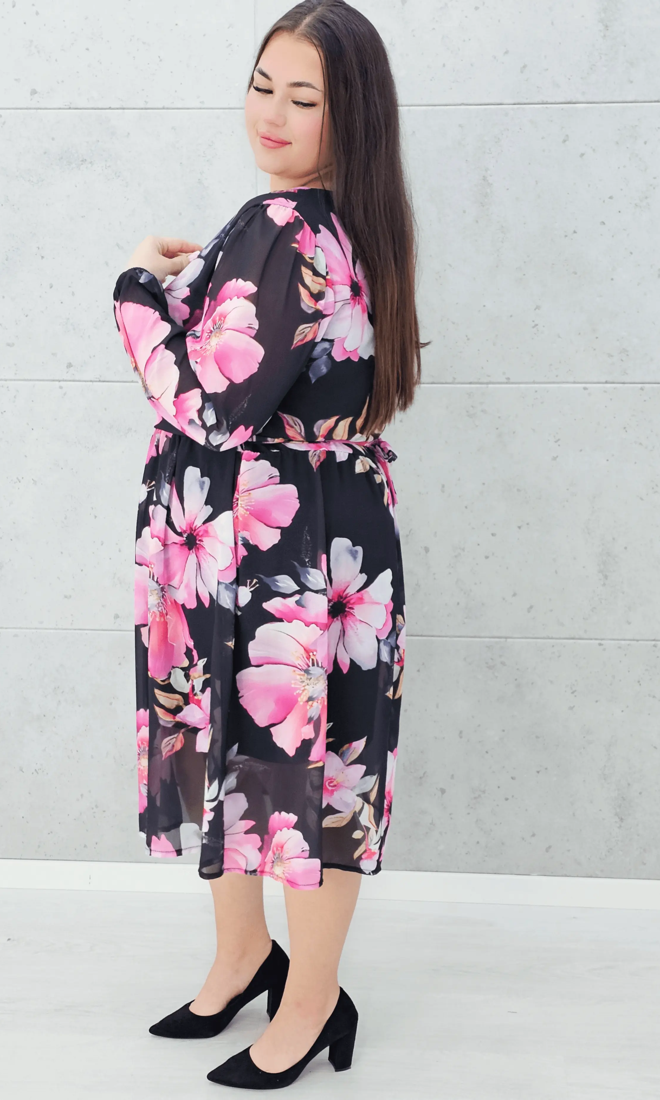 Elegancka sukienka z kwiatowym wzorem Stylowa XL