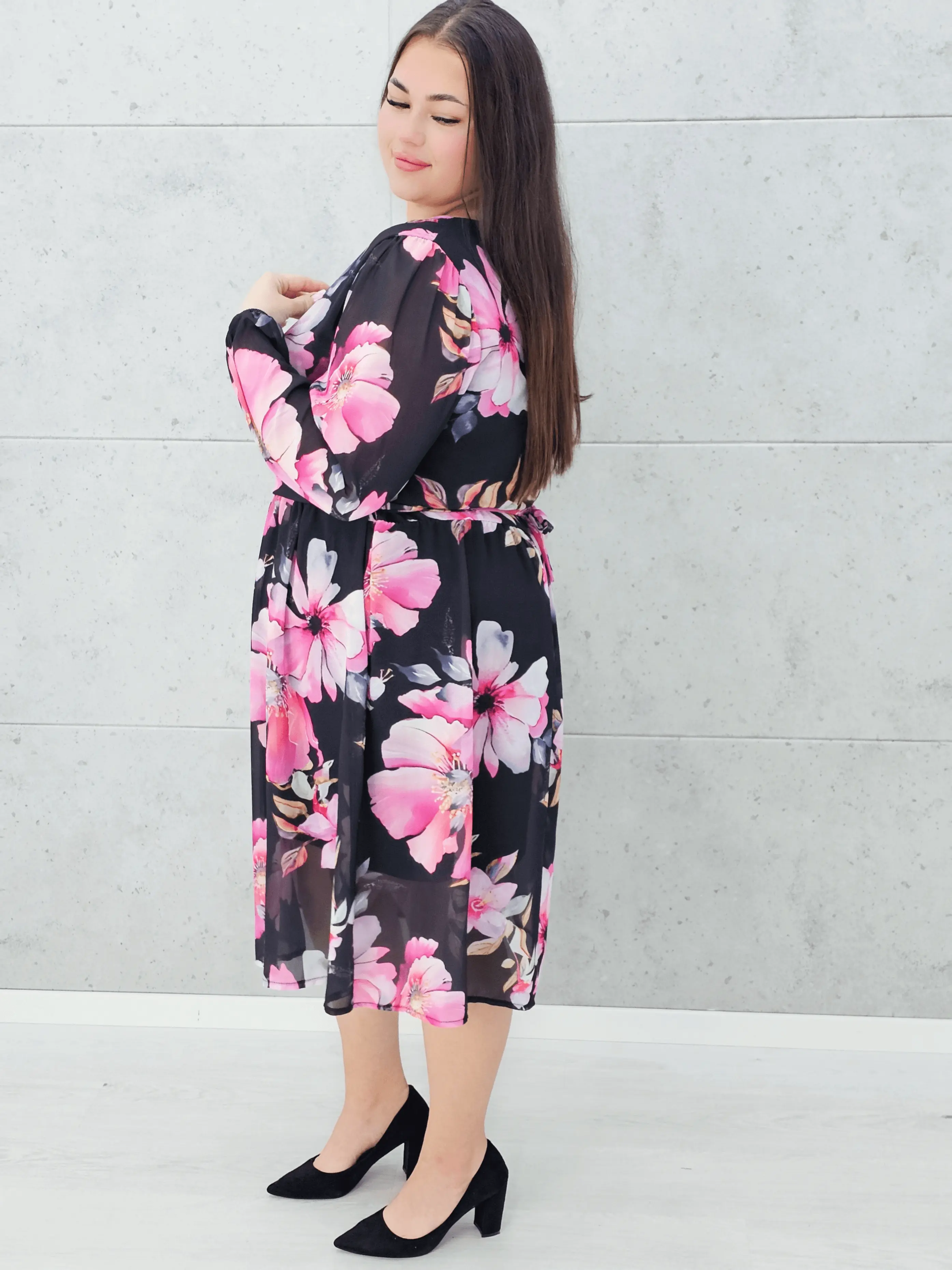 Elegancka sukienka z kwiatowym wzorem Stylowa XL