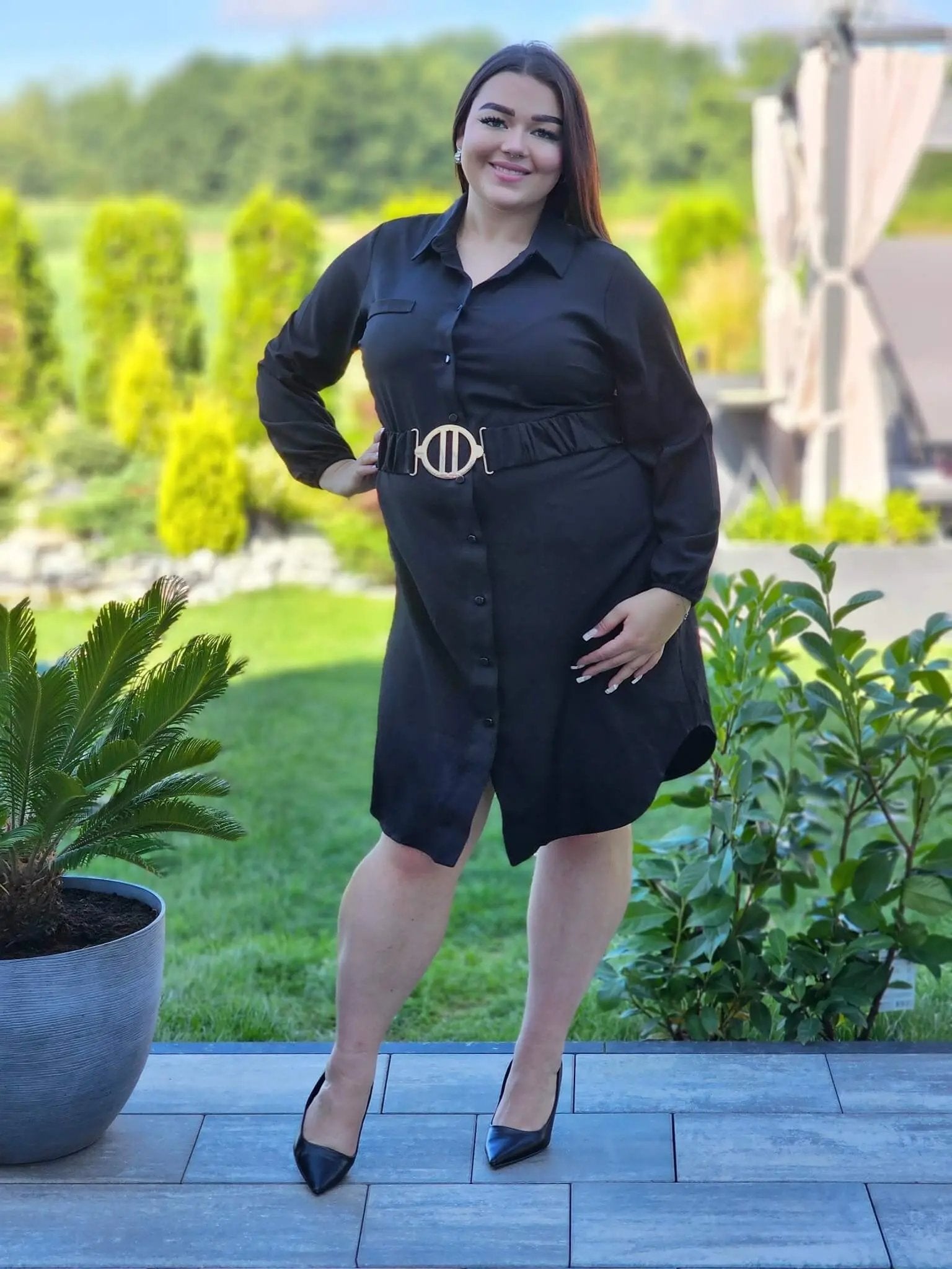 Elegancka sukienka zapinana na guziczki, pasek ozdobny Stylowa XL