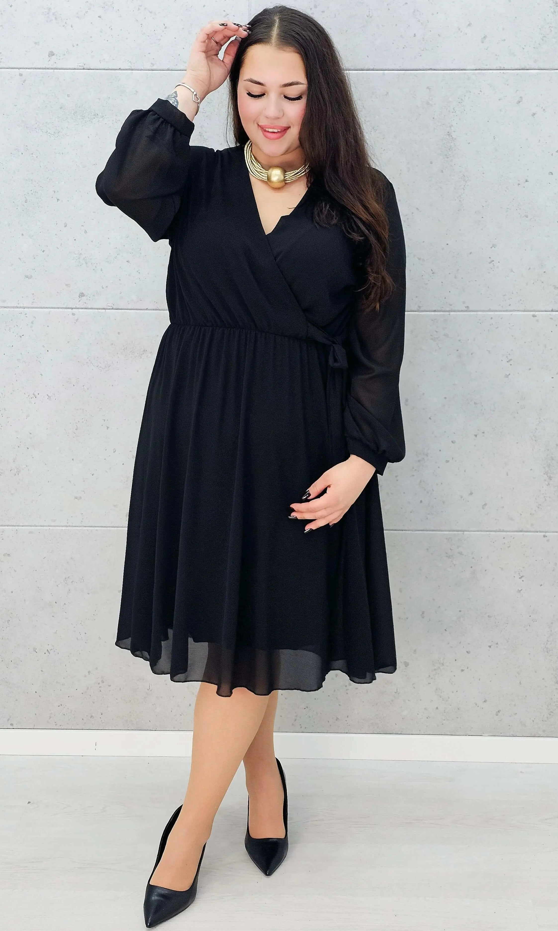 Elegancka szyfonowa sukienka plus size midi z kopertowym dekoltem Stylowa XL