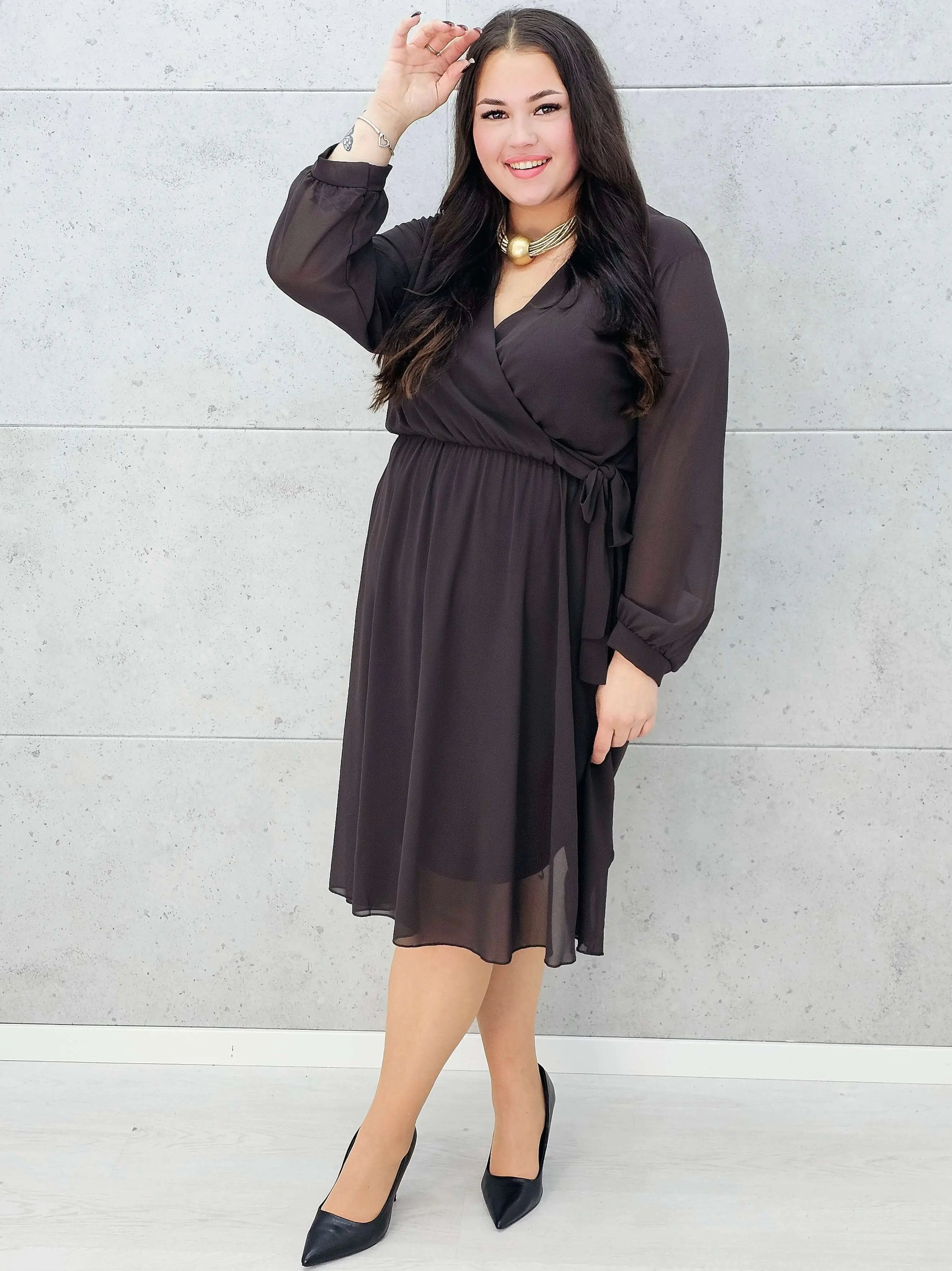 Elegancka szyfonowa sukienka plus size midi z kopertowym dekoltem Stylowa XL