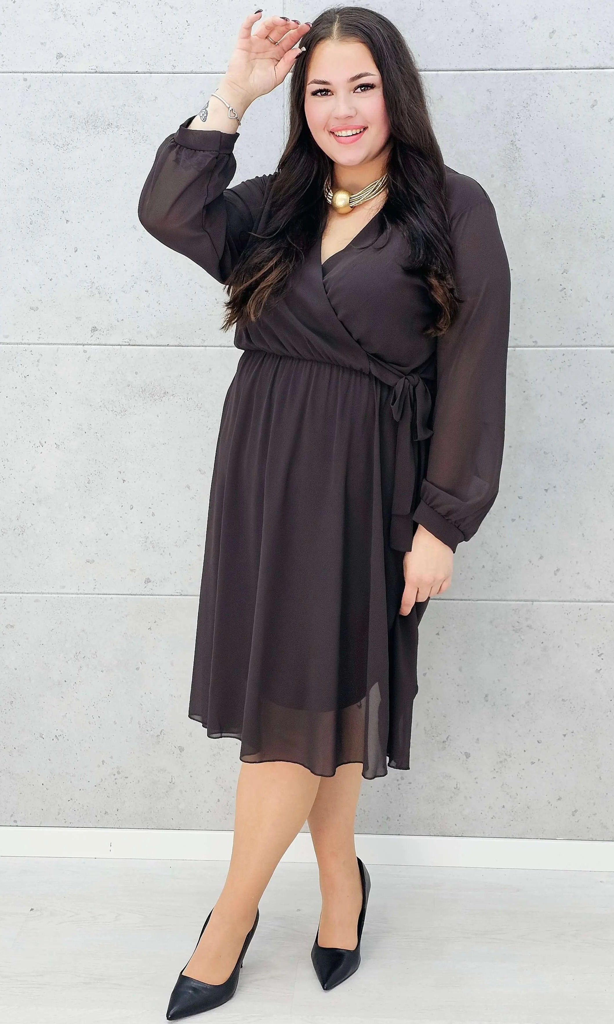 Elegancka szyfonowa sukienka plus size midi z kopertowym dekoltem Stylowa XL