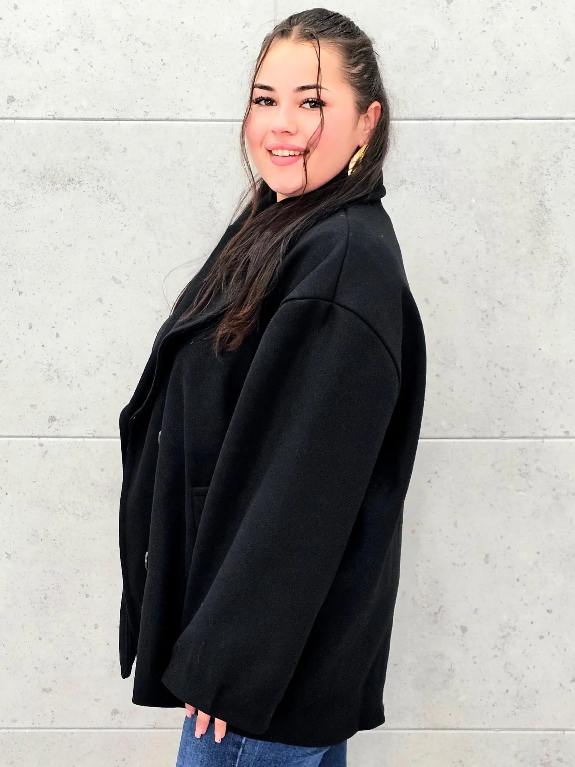 Elegancki płaszcz plus size – klasyczny fason na chłodniejsze dni Stylowa XL