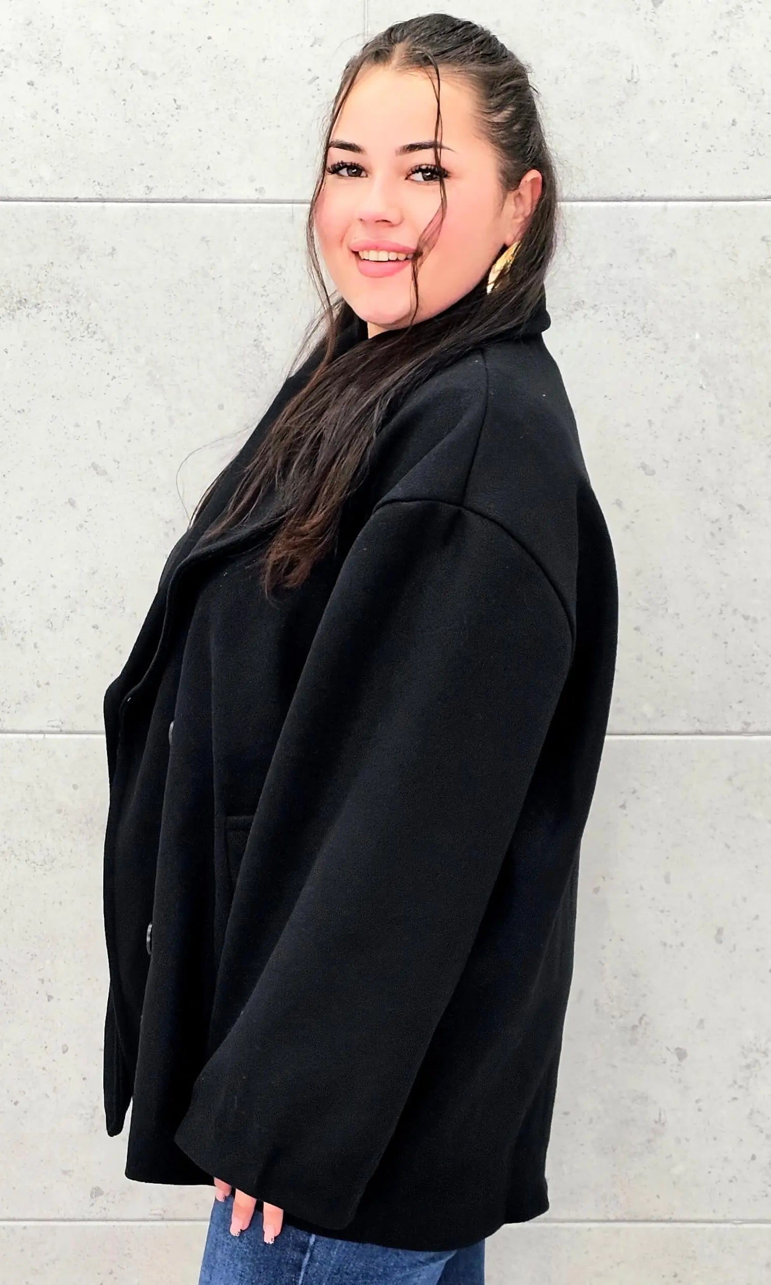 Elegancki płaszcz plus size – klasyczny fason na chłodniejsze dni Stylowa XL