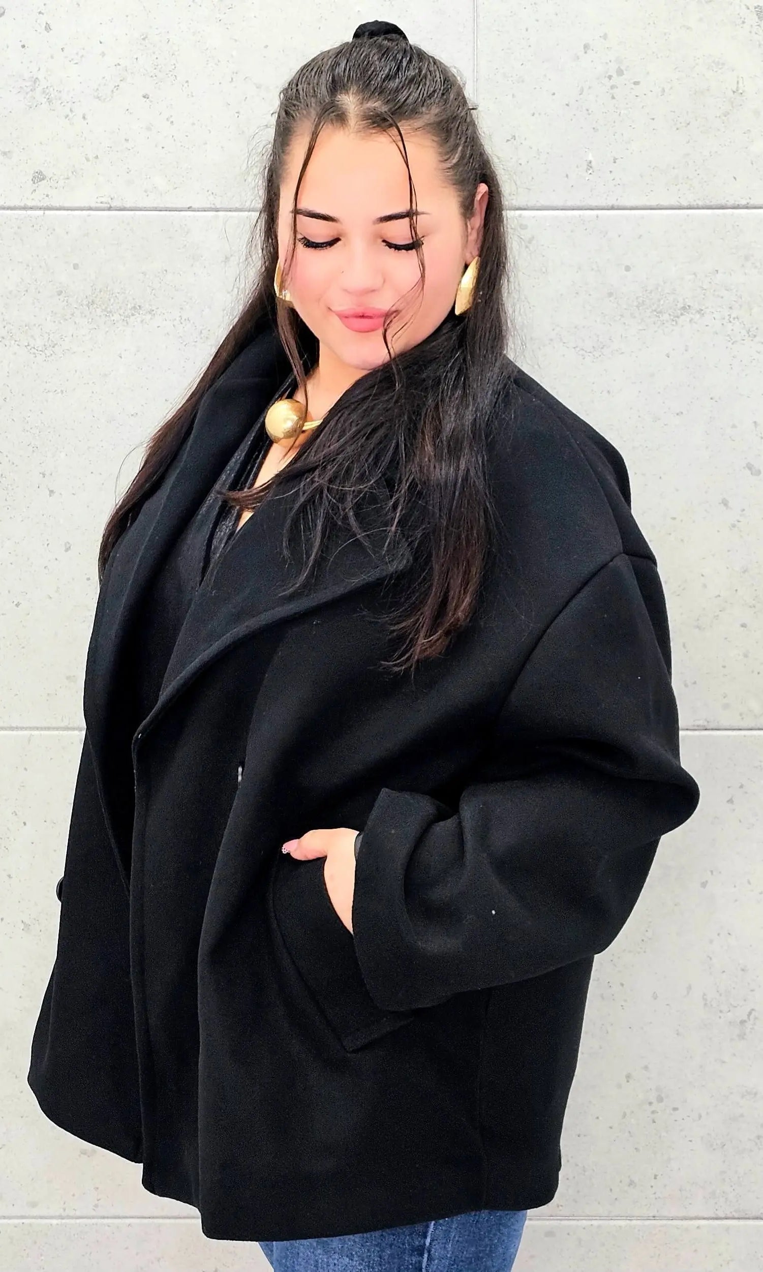 Elegancki płaszcz plus size – klasyczny fason na chłodniejsze dni Stylowa XL