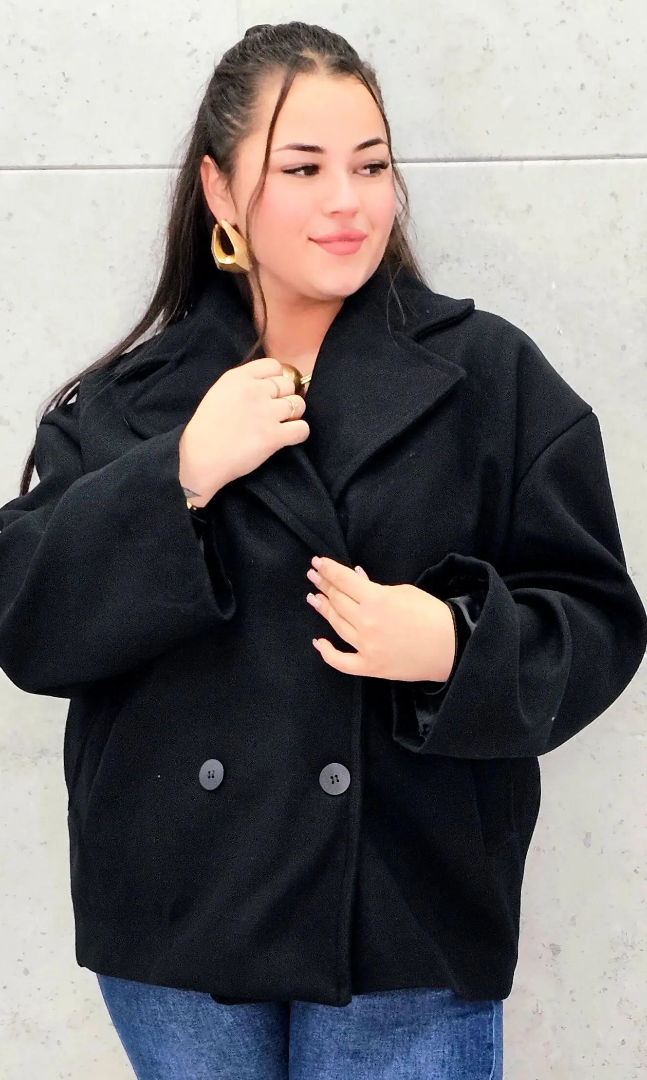 Elegancki płaszcz plus size – klasyczny fason na chłodniejsze dni Stylowa XL