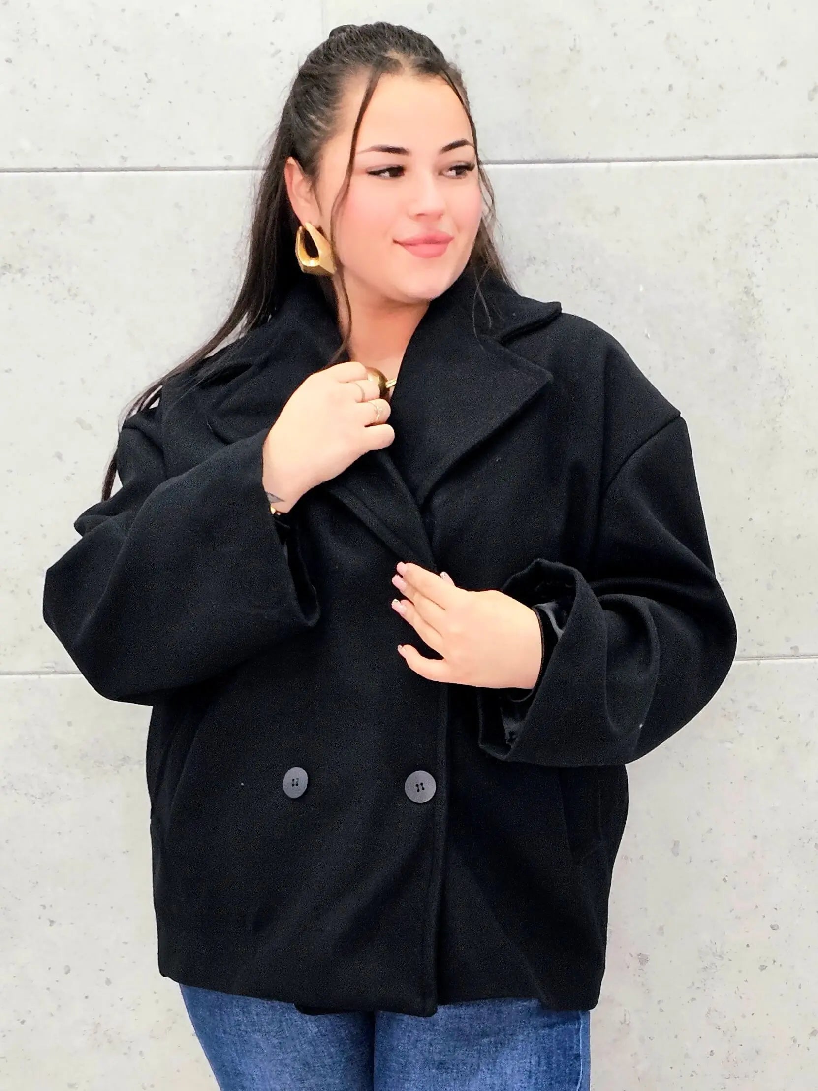 Elegancki płaszcz plus size – klasyczny fason na chłodniejsze dni Stylowa XL