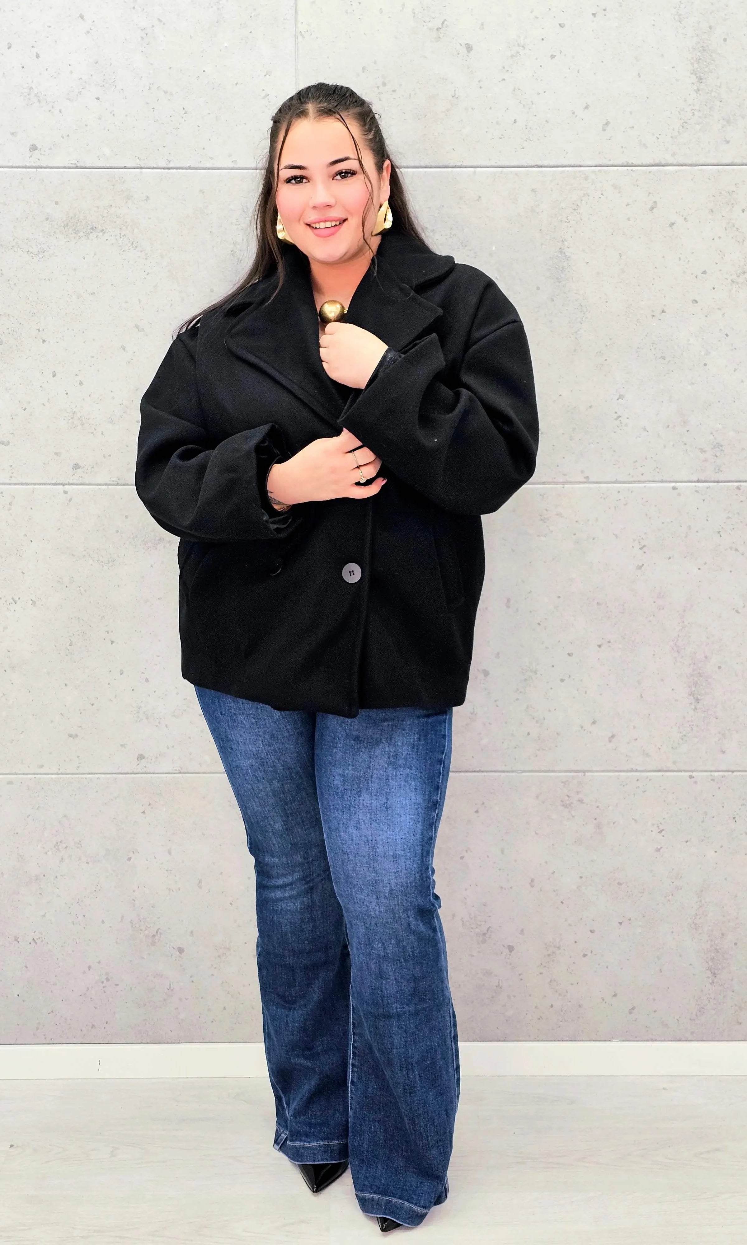 Elegancki płaszcz plus size – klasyczny fason na chłodniejsze dni Stylowa XL