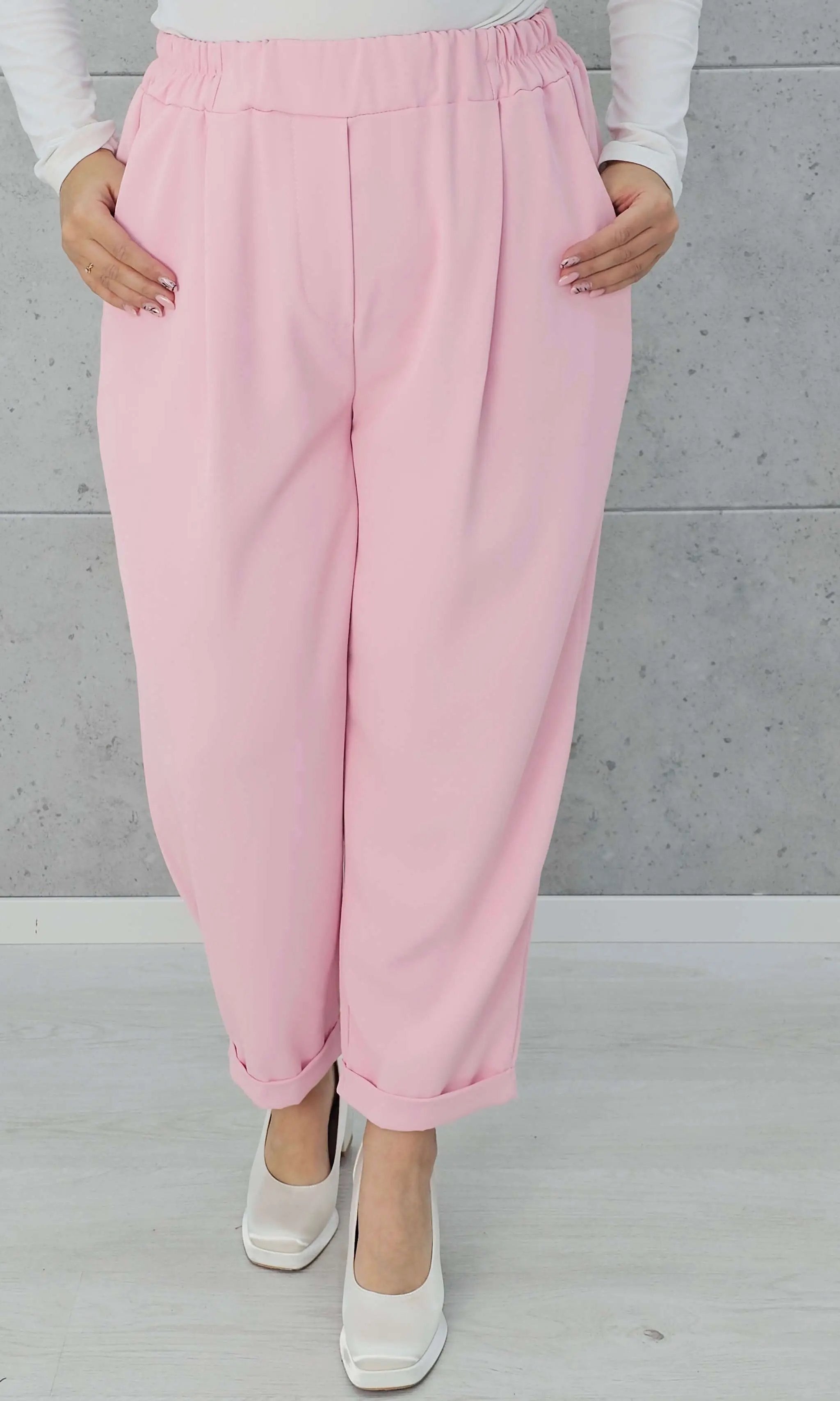 Eleganckie spodnie z luźnym fasonem Stylowa XL