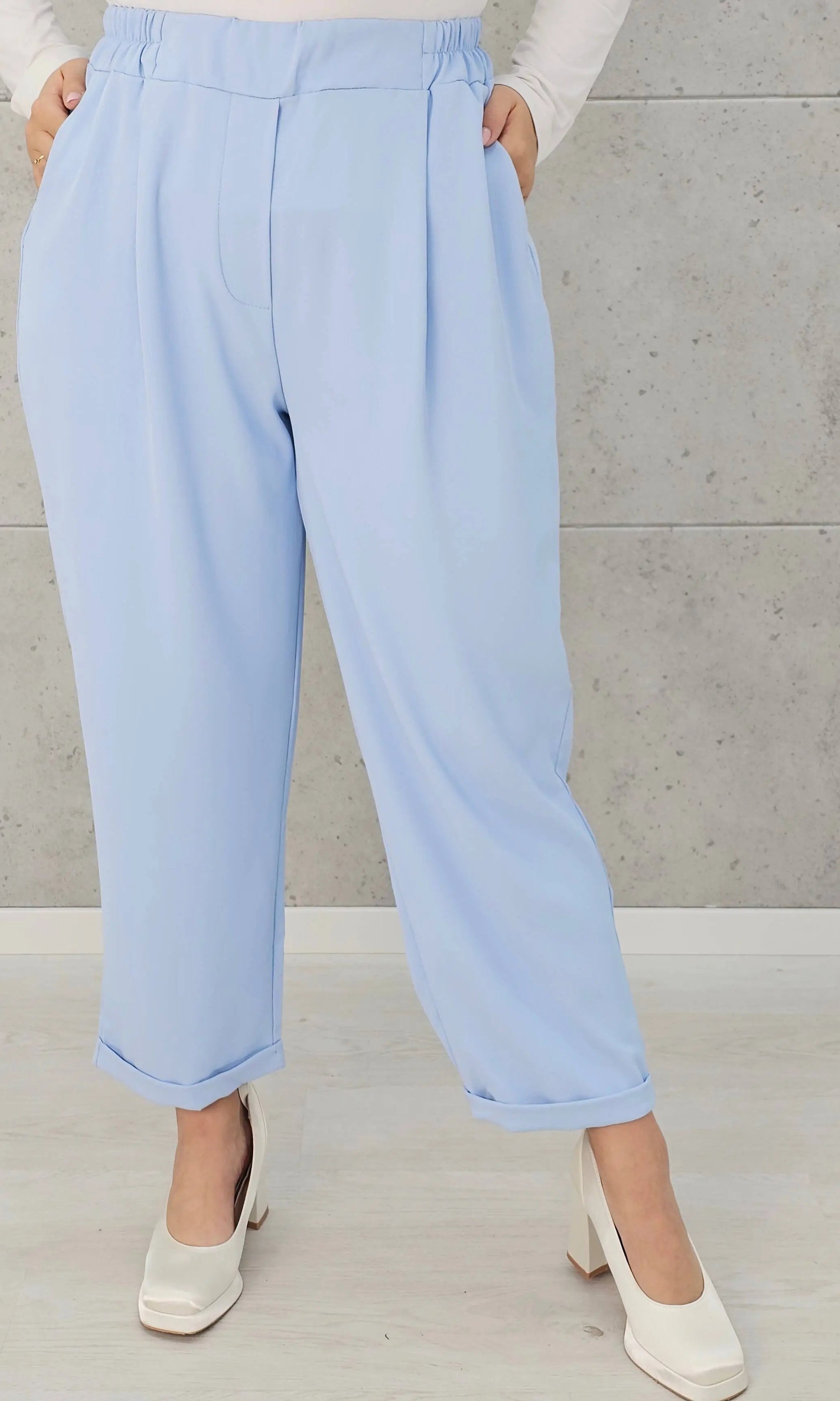 Eleganckie spodnie z luźnym fasonem Stylowa XL