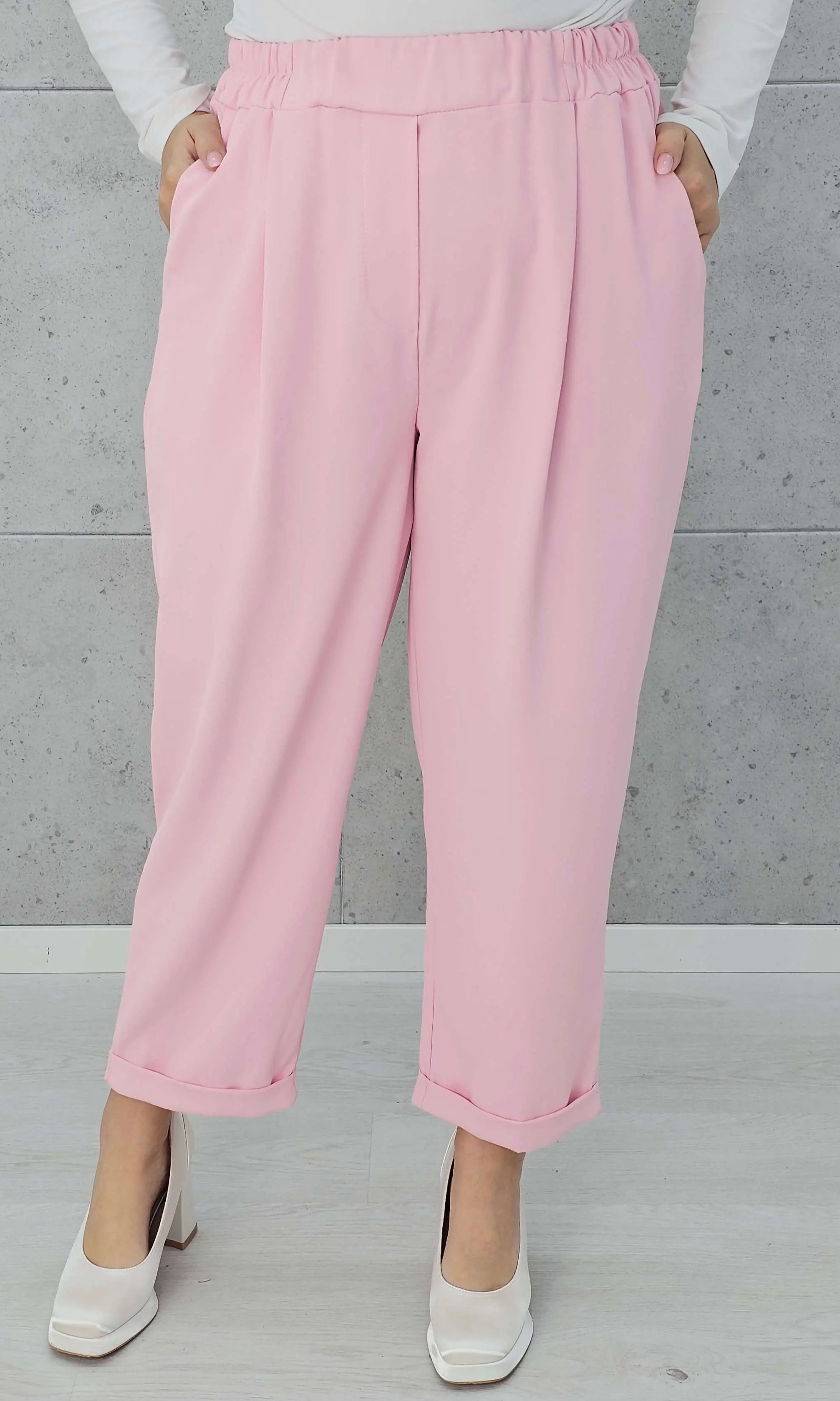 Eleganckie spodnie z luźnym fasonem Stylowa XL