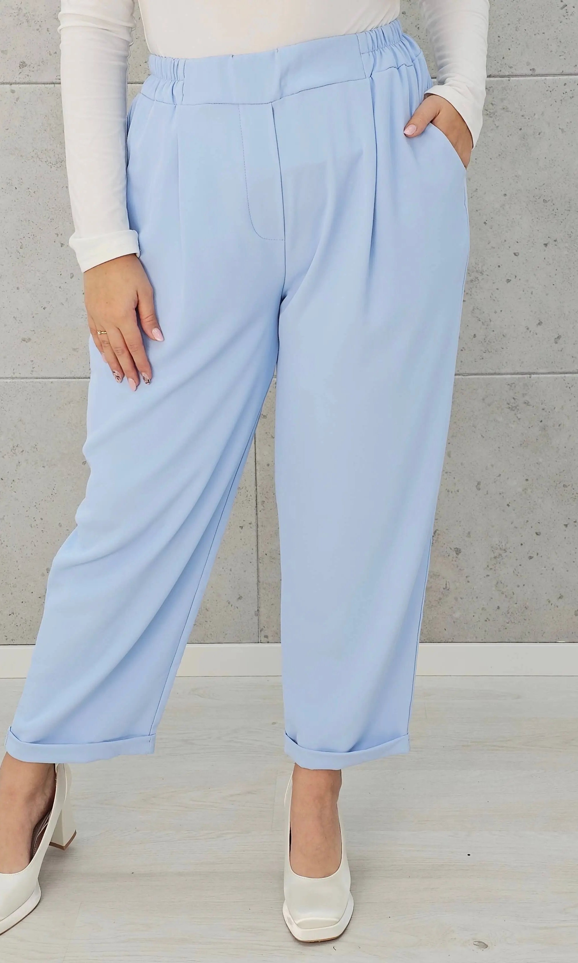 Eleganckie spodnie z luźnym fasonem Stylowa XL