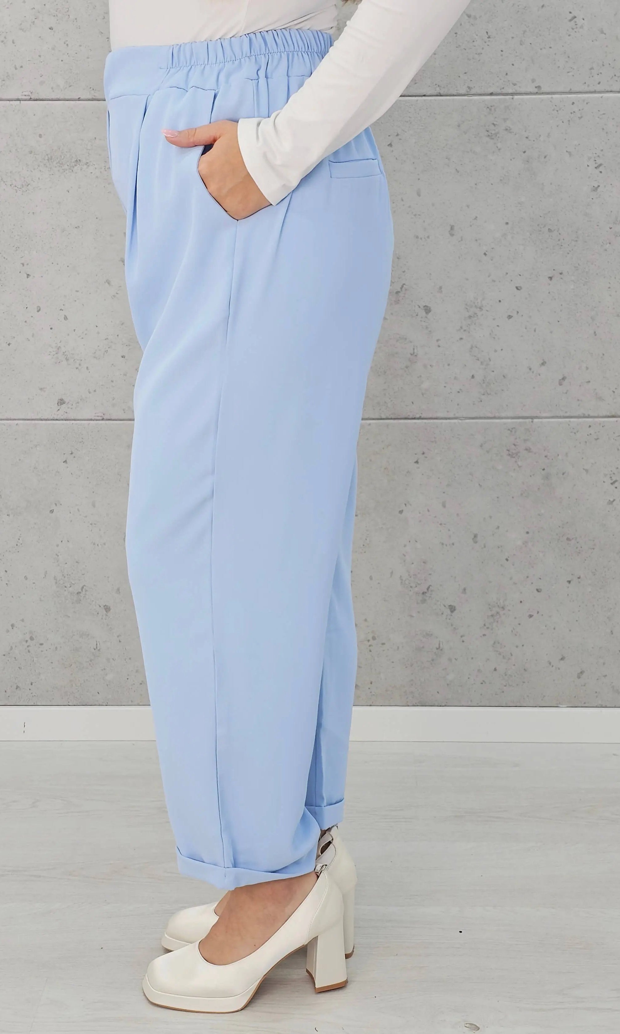 Eleganckie spodnie z luźnym fasonem Stylowa XL