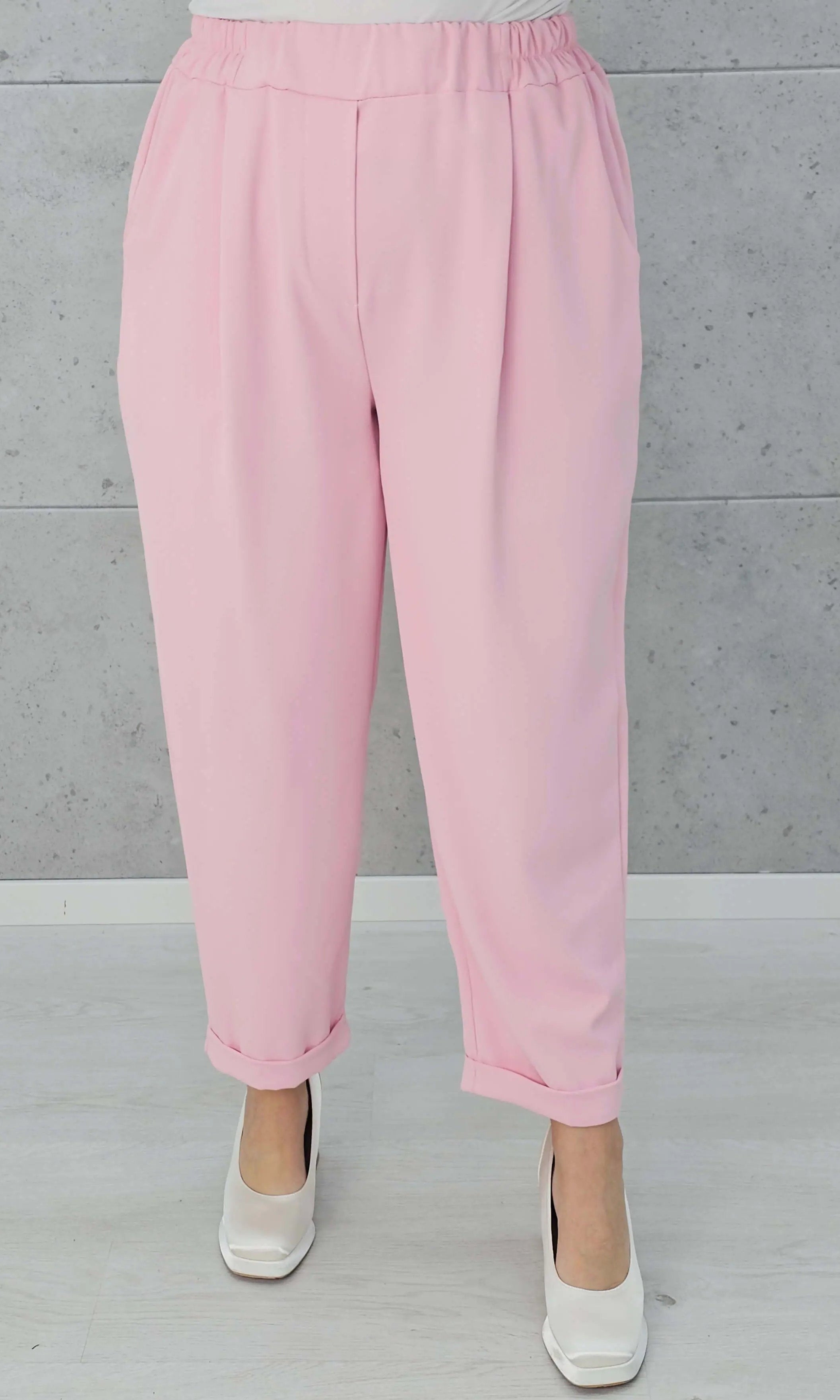 Eleganckie spodnie z luźnym fasonem Stylowa XL