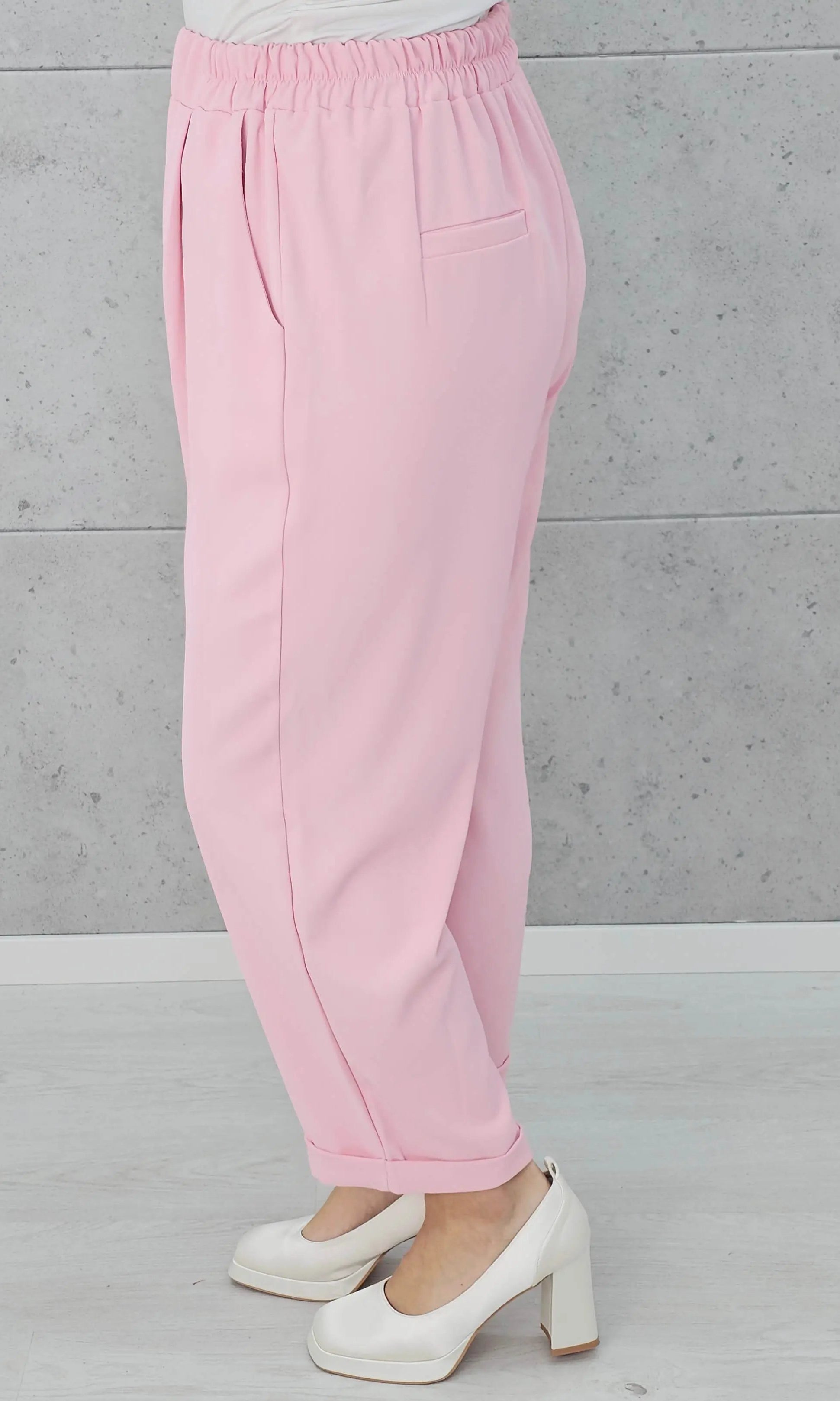 Eleganckie spodnie z luźnym fasonem Stylowa XL