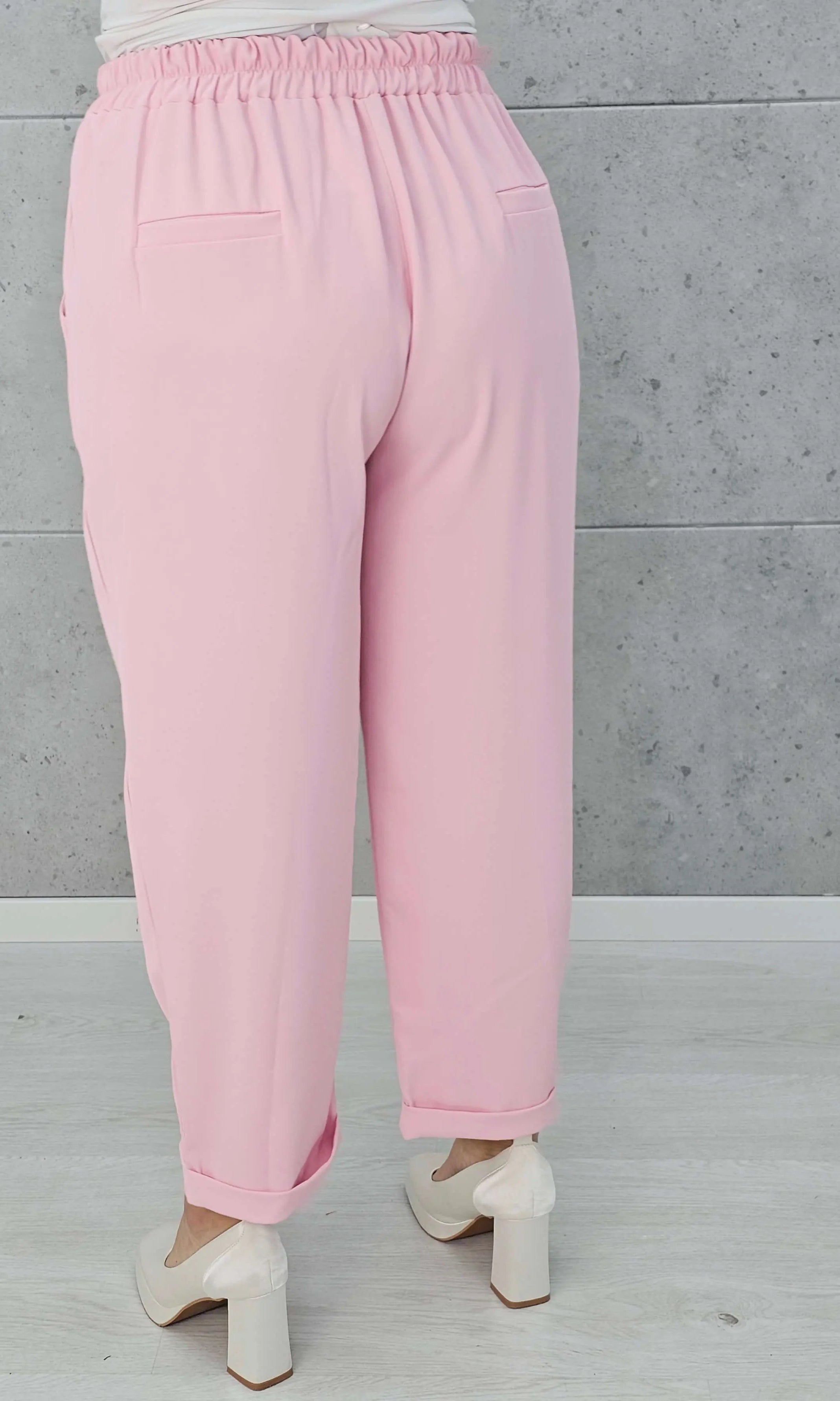 Eleganckie spodnie z luźnym fasonem Stylowa XL