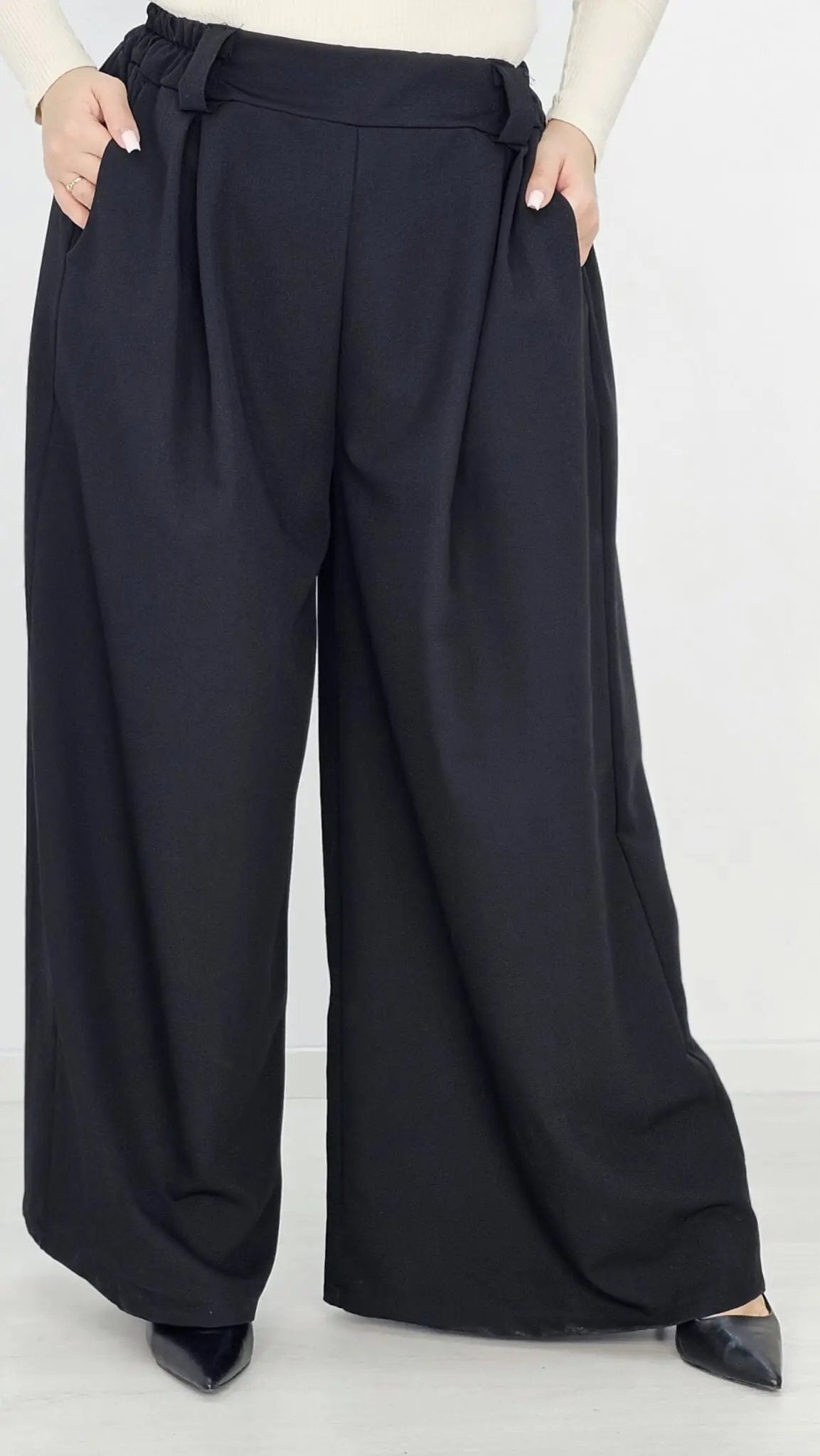 Eleganckie spodnie z szeroką nogawką i paskiem - czerń Stylowa XL