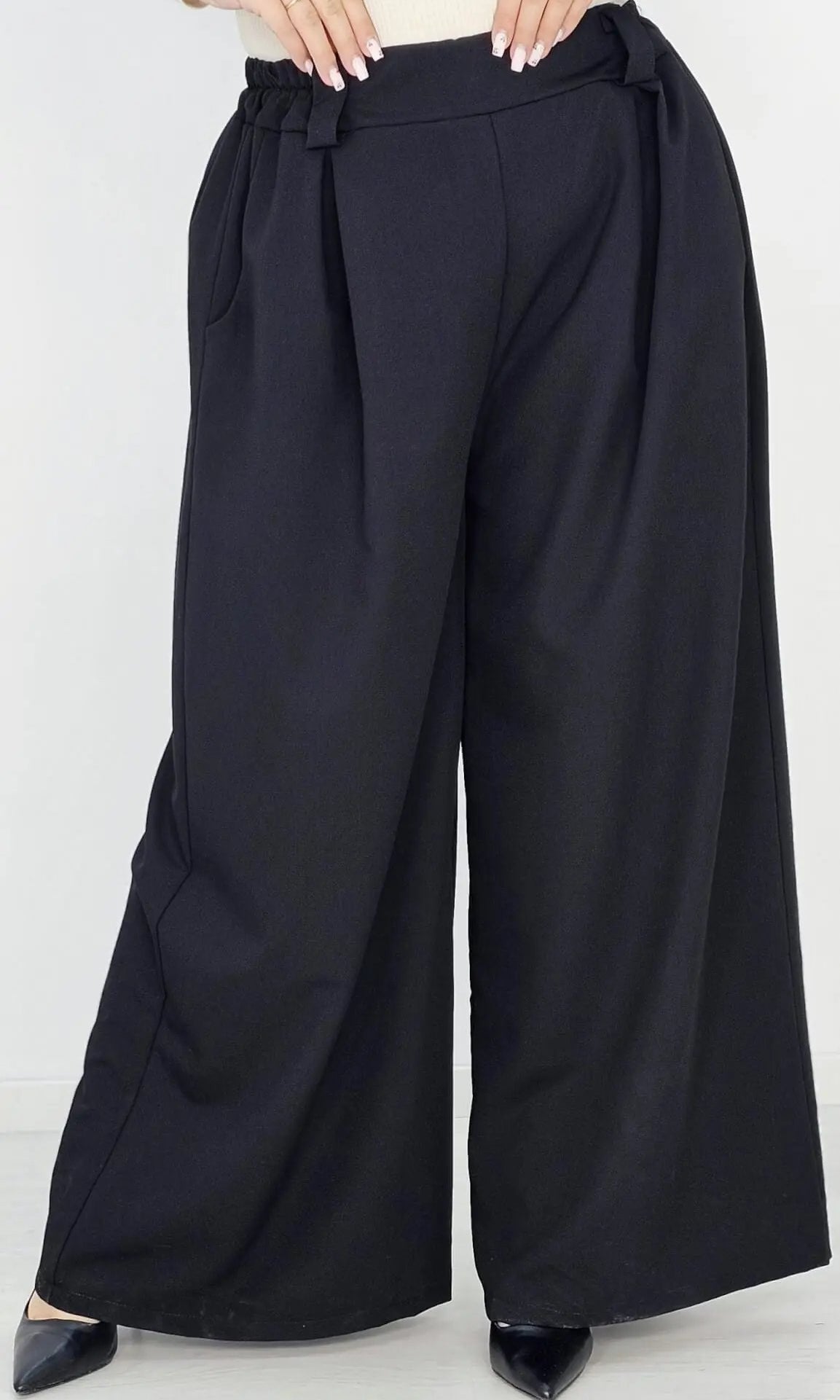 Eleganckie spodnie z szeroką nogawką i paskiem - czerń Stylowa XL