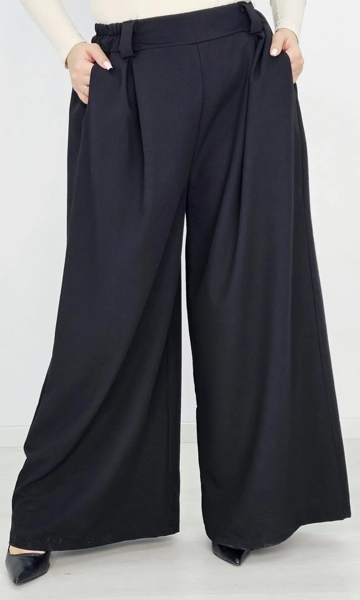 Eleganckie spodnie z szeroką nogawką i paskiem - czerń Stylowa XL