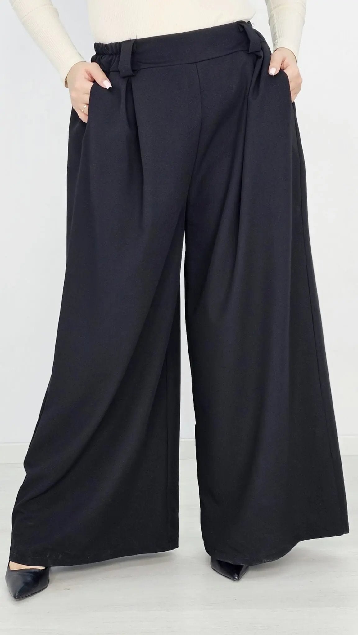 Eleganckie spodnie z szeroką nogawką i paskiem - czerń Stylowa XL