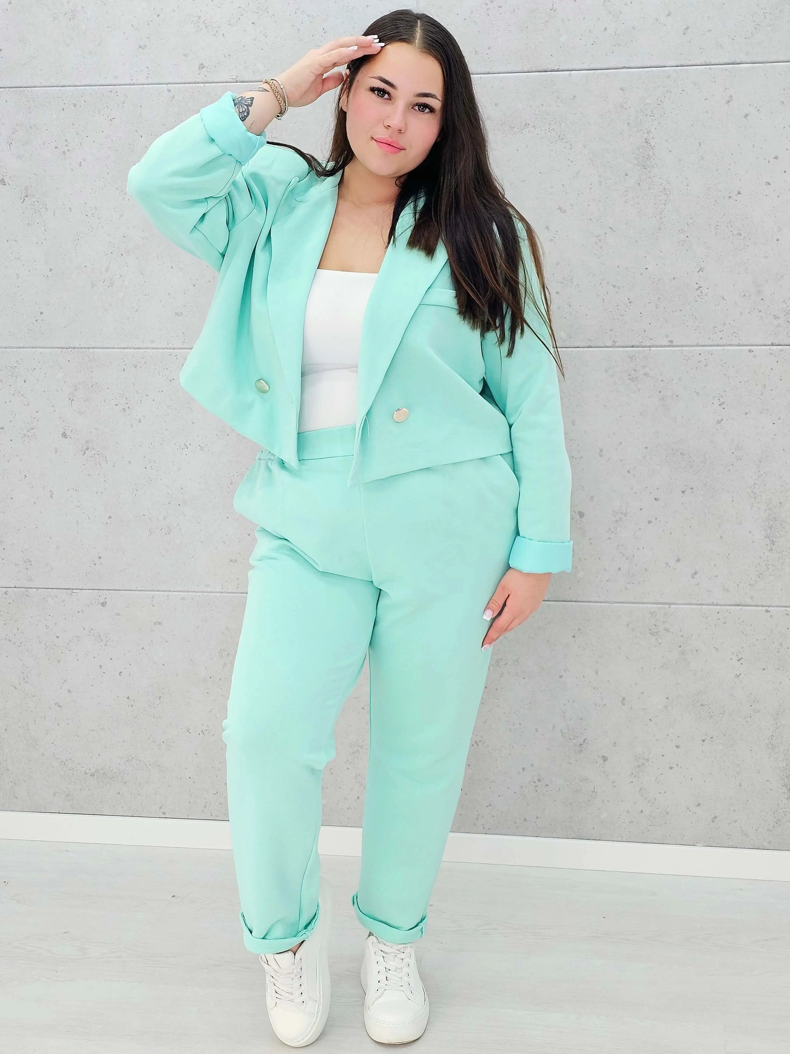 Garnitur „Soft Confidence” – subtelność w nowoczesnym wydaniu Stylowa XL