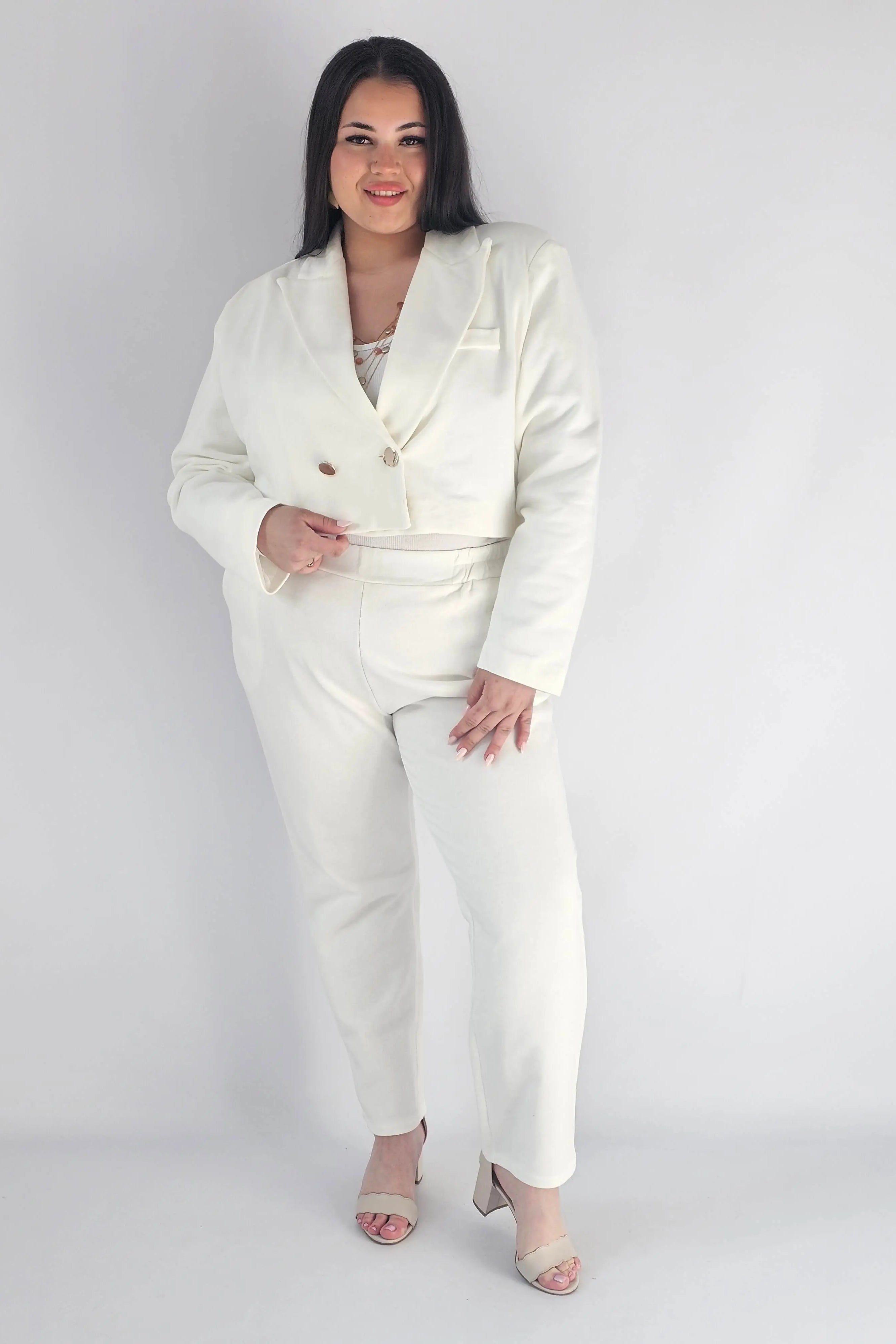 Garnitur plus size z krótką marynarką i spodniami XXL Stylowa XL