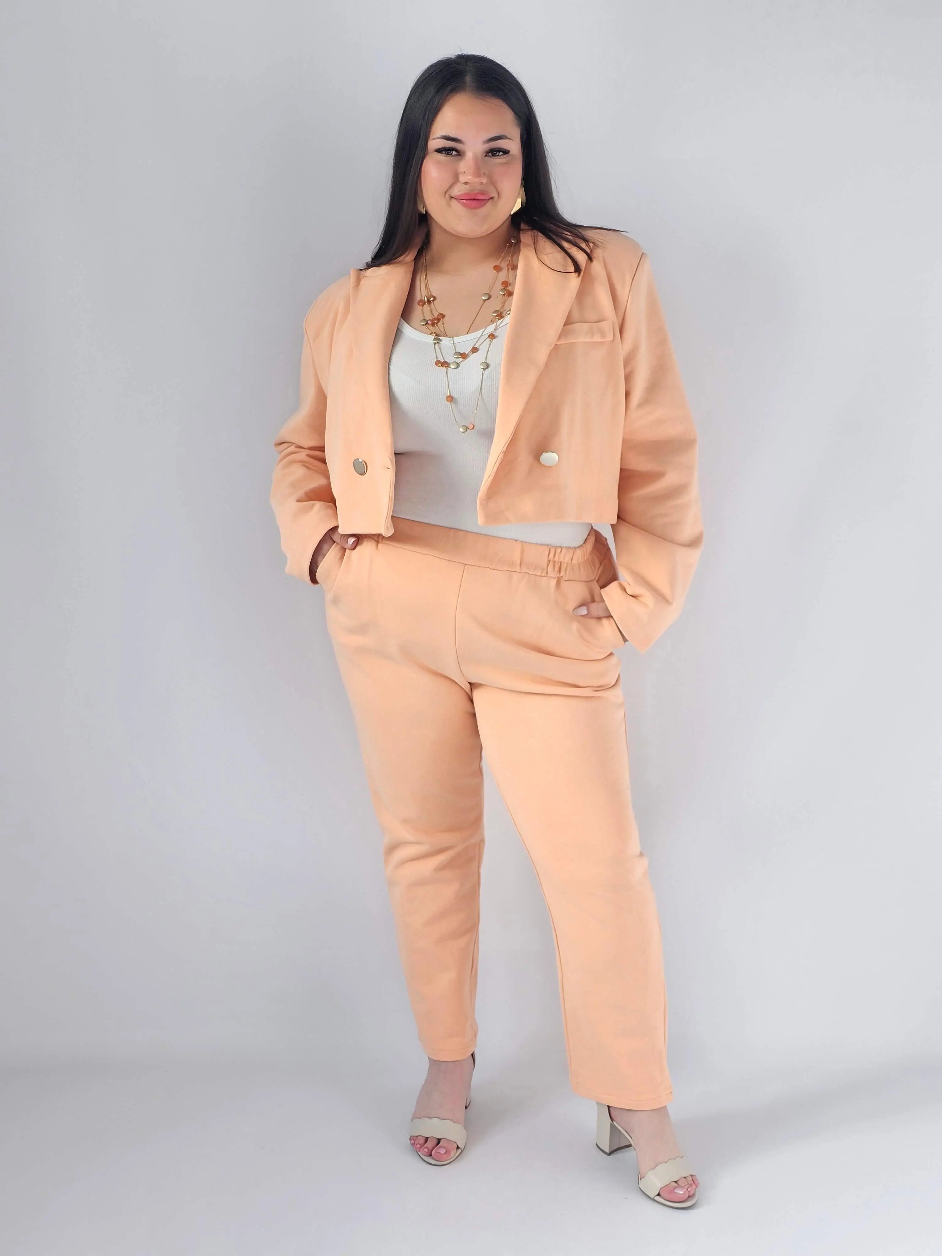 Garnitur plus size z krótką marynarką i spodniami XXL Stylowa XL