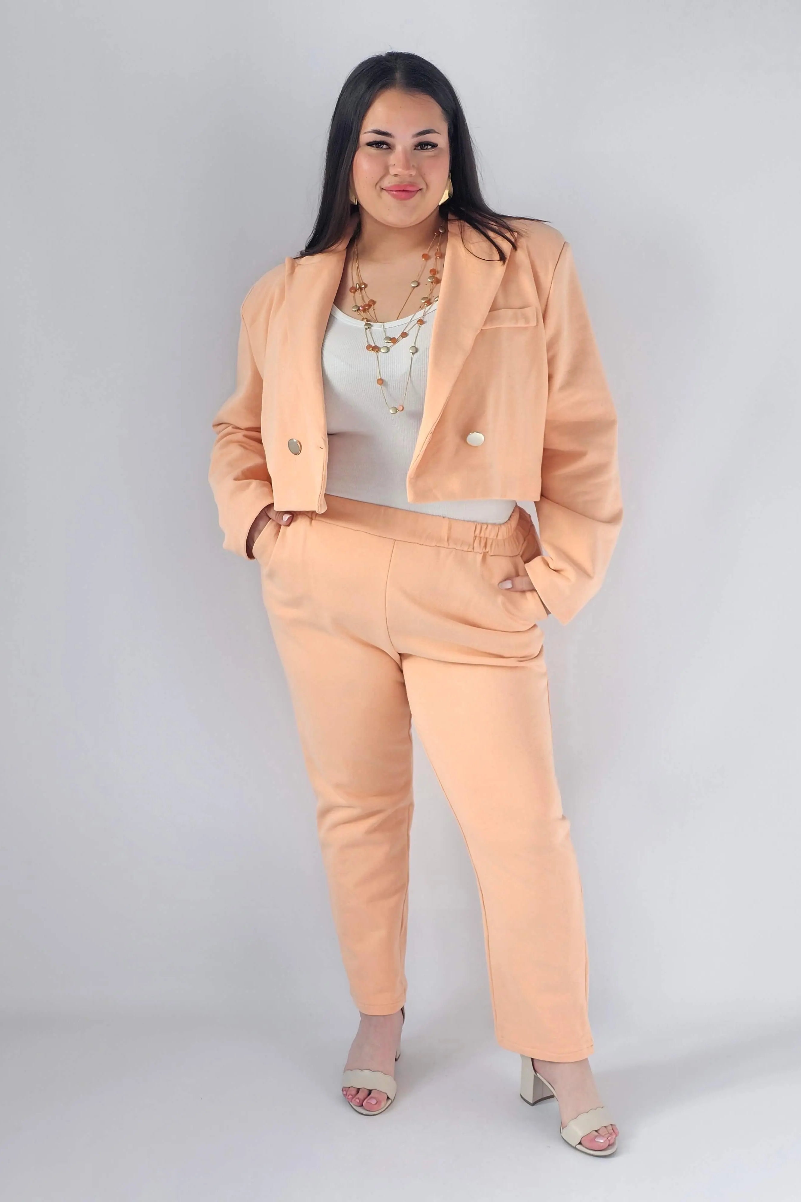 Garnitur plus size z krótką marynarką i spodniami XXL Stylowa XL