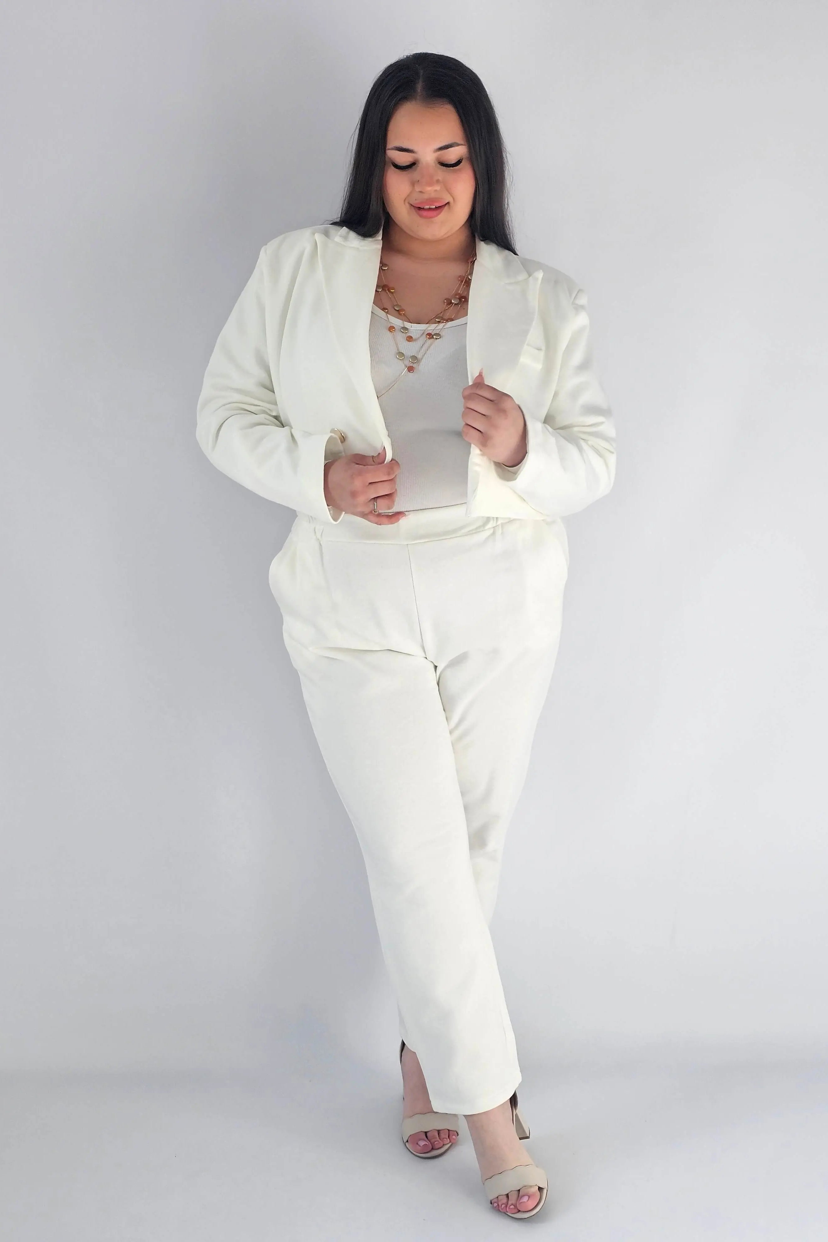 Garnitur plus size z krótką marynarką i spodniami XXL Stylowa XL