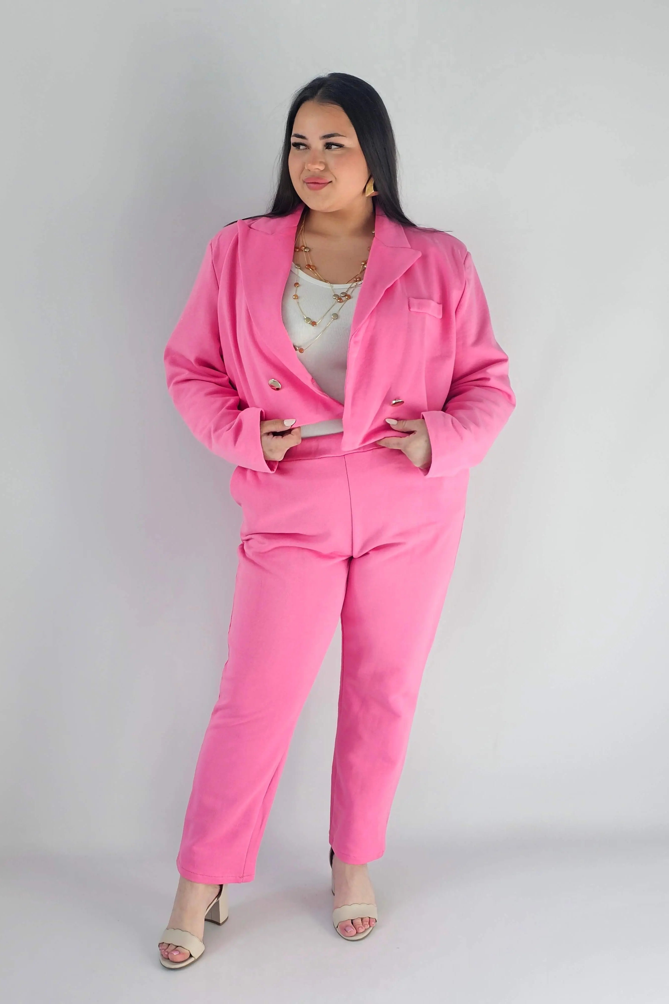 Garnitur plus size z krótką marynarką i spodniami XXL Stylowa XL