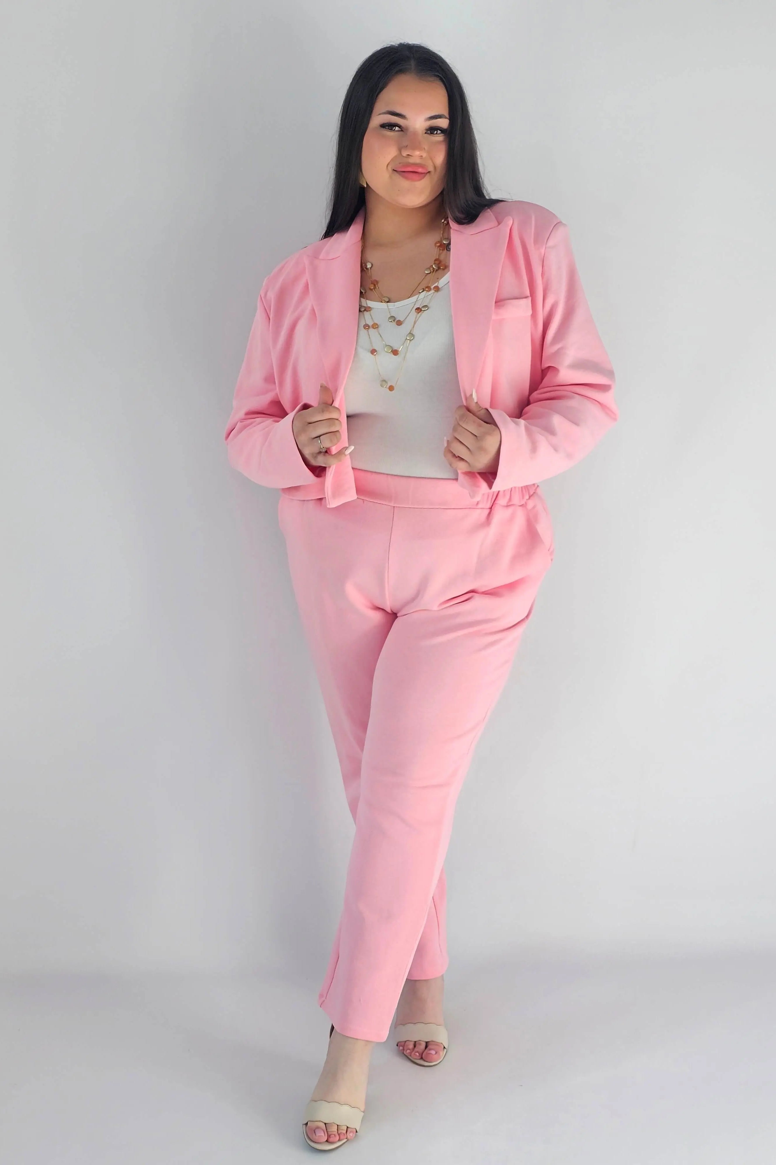 Garnitur plus size z krótką marynarką i spodniami XXL Stylowa XL
