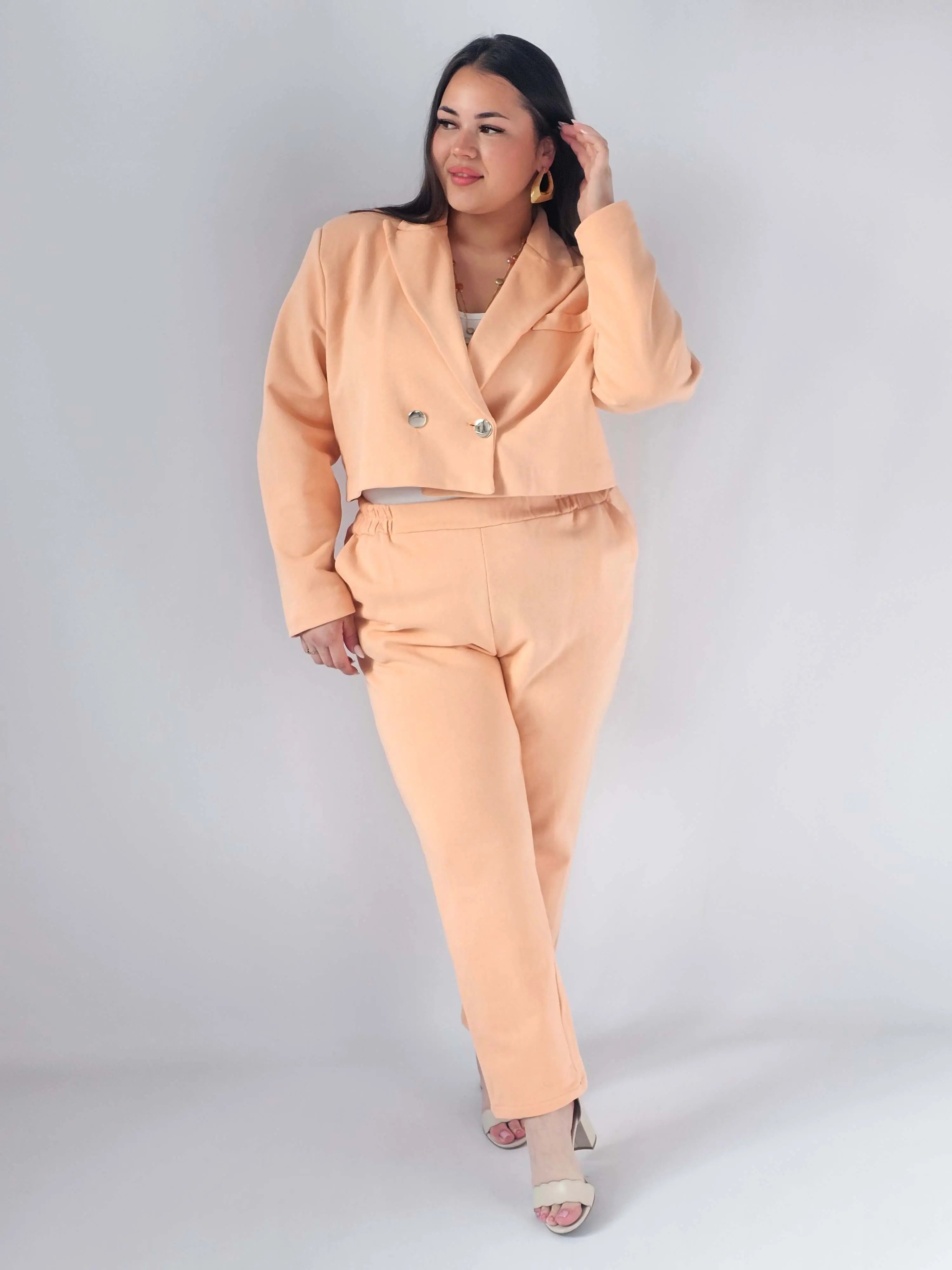 Garnitur plus size z krótką marynarką i spodniami XXL Stylowa XL