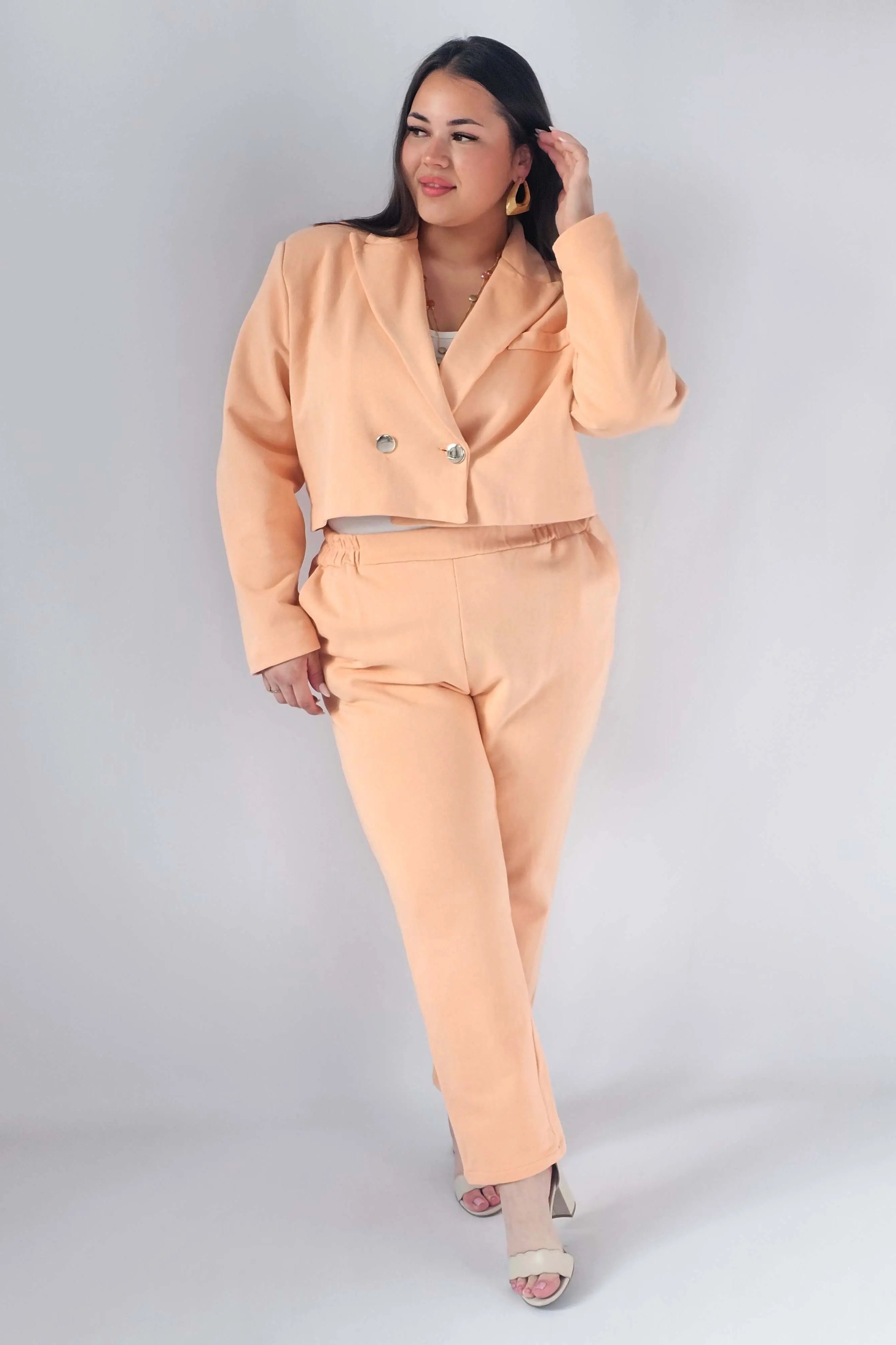 Garnitur plus size z krótką marynarką i spodniami XXL Stylowa XL