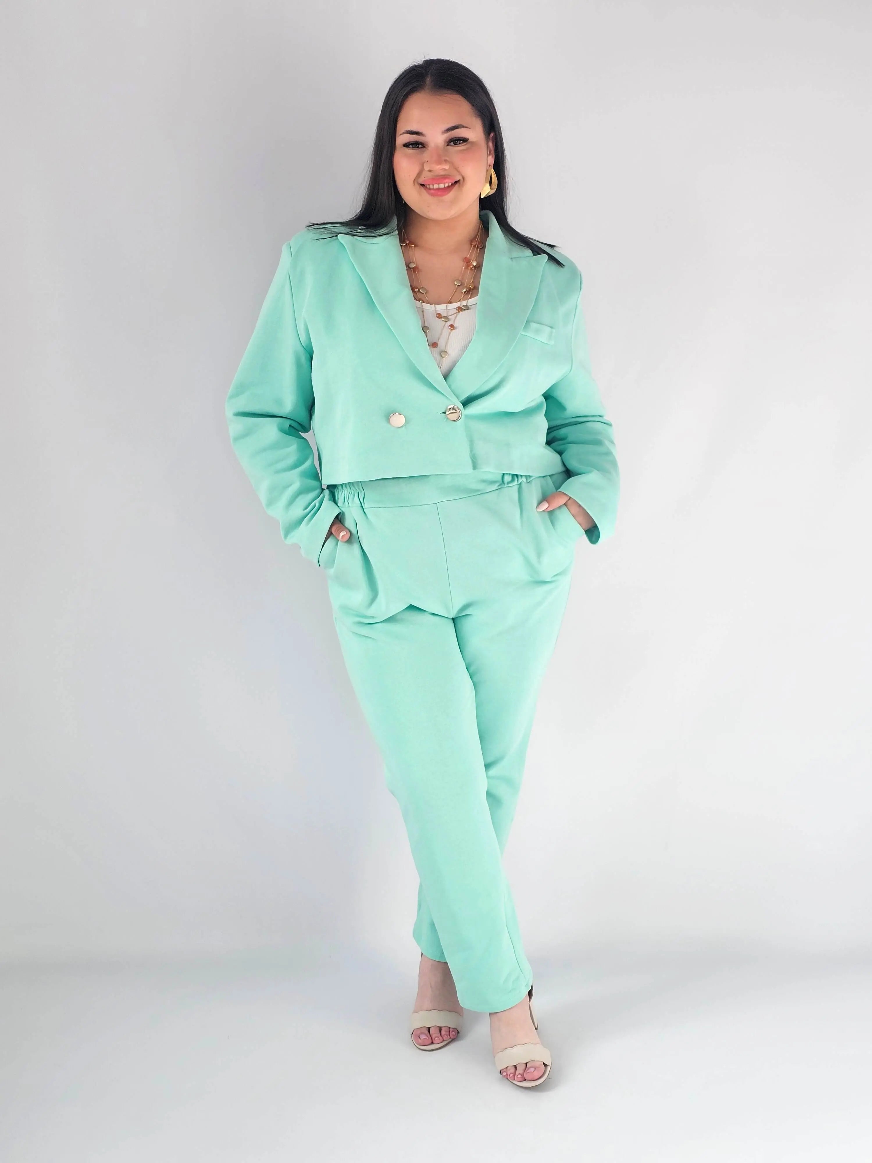 Garnitur plus size z krótką marynarką i spodniami XXL Stylowa XL