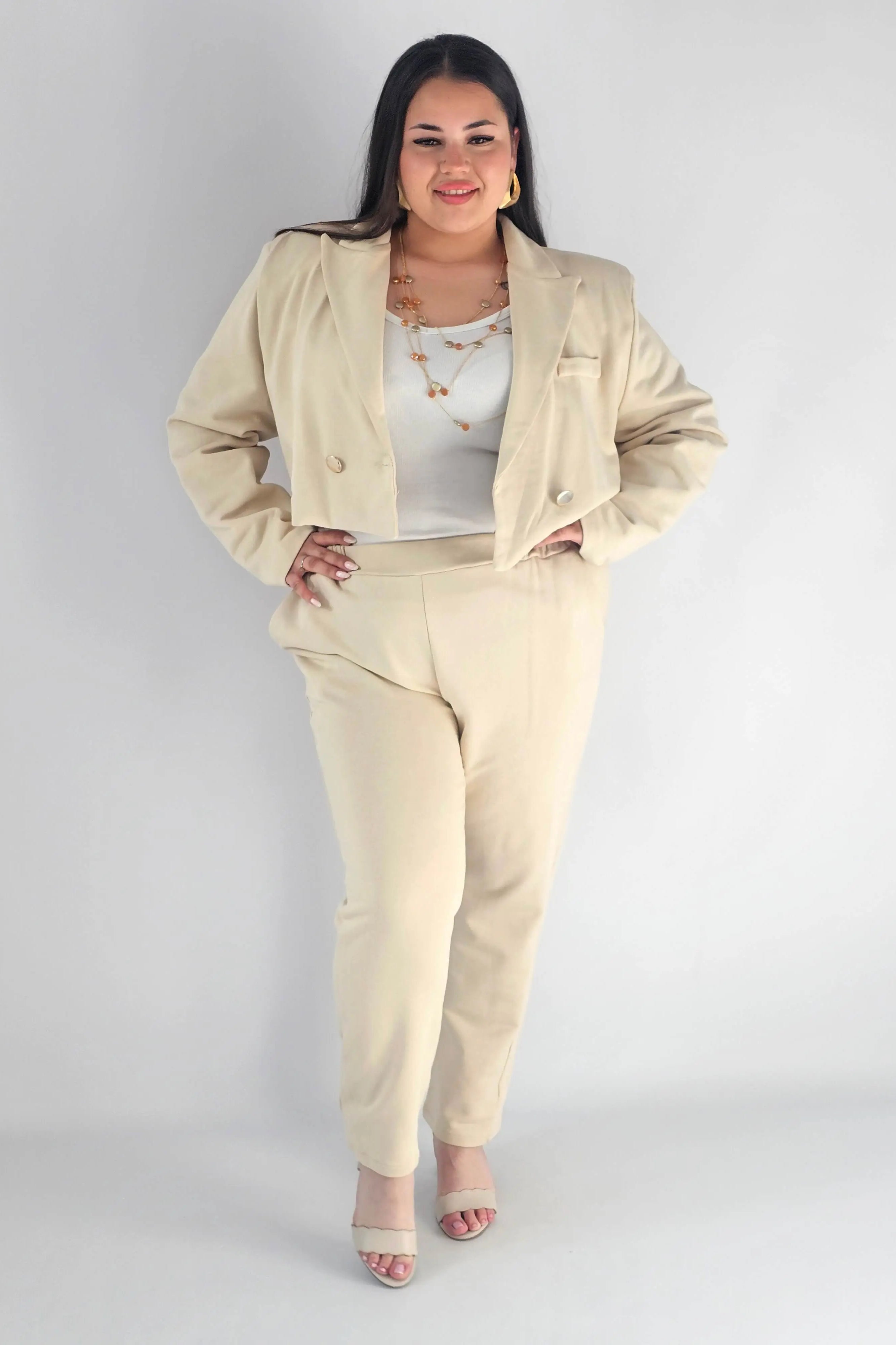 Garnitur plus size z krótką marynarką i spodniami XXL Stylowa XL