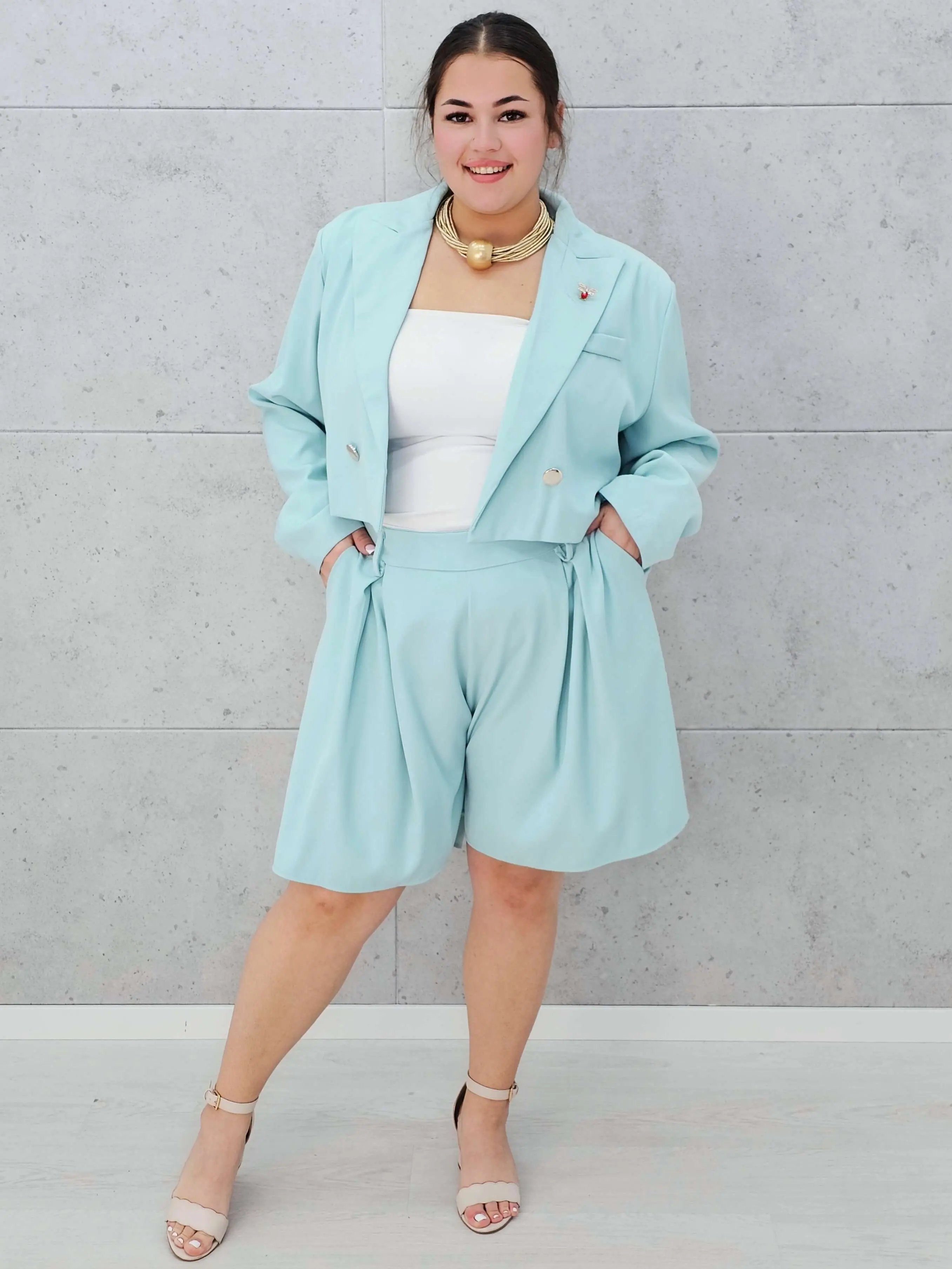 Garniturowy komplet z krótką marynarką i szortami - w 6 kolorach Stylowa XL