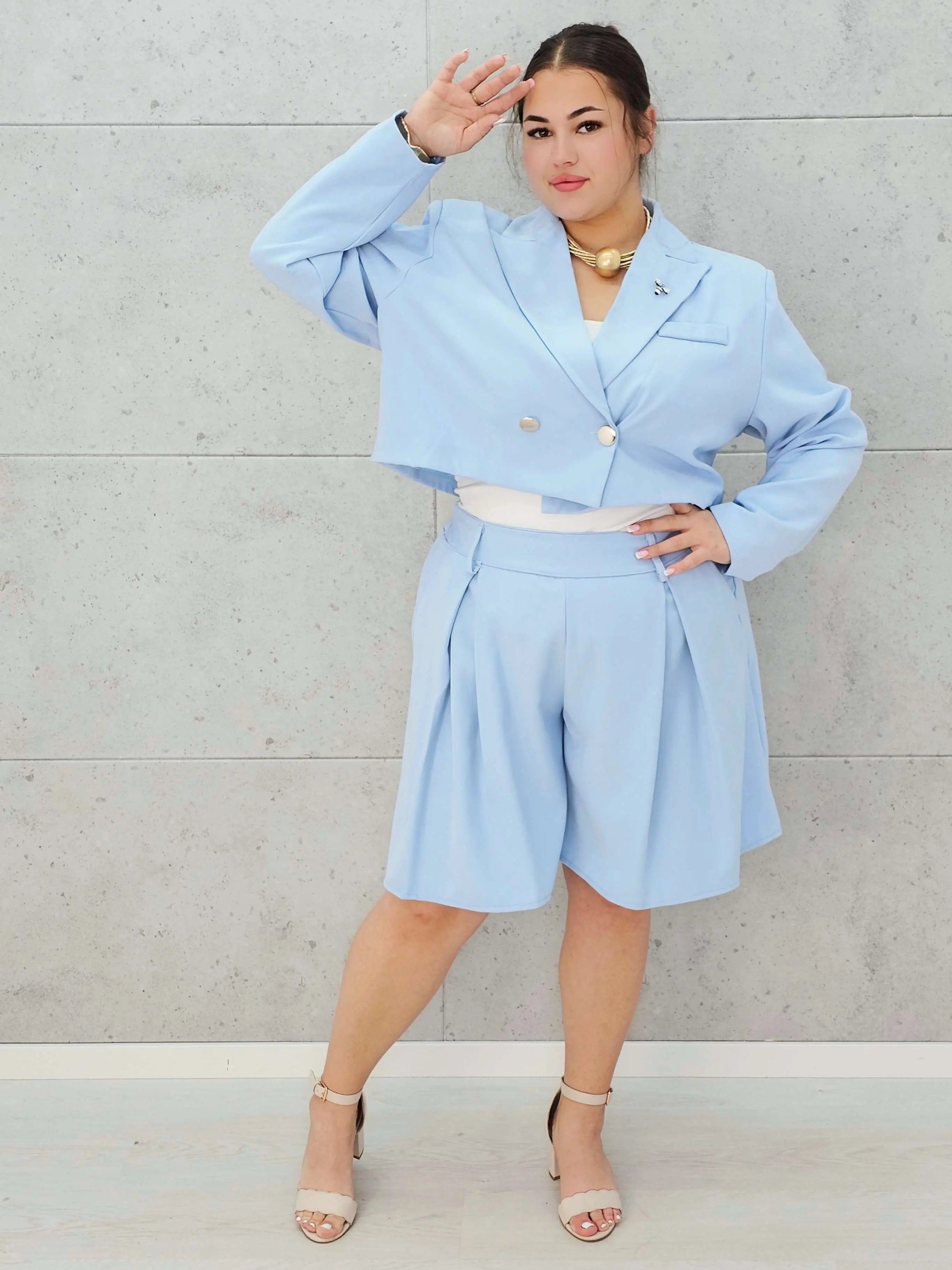 Garniturowy komplet z krótką marynarką i szortami - w 6 kolorach Stylowa XL