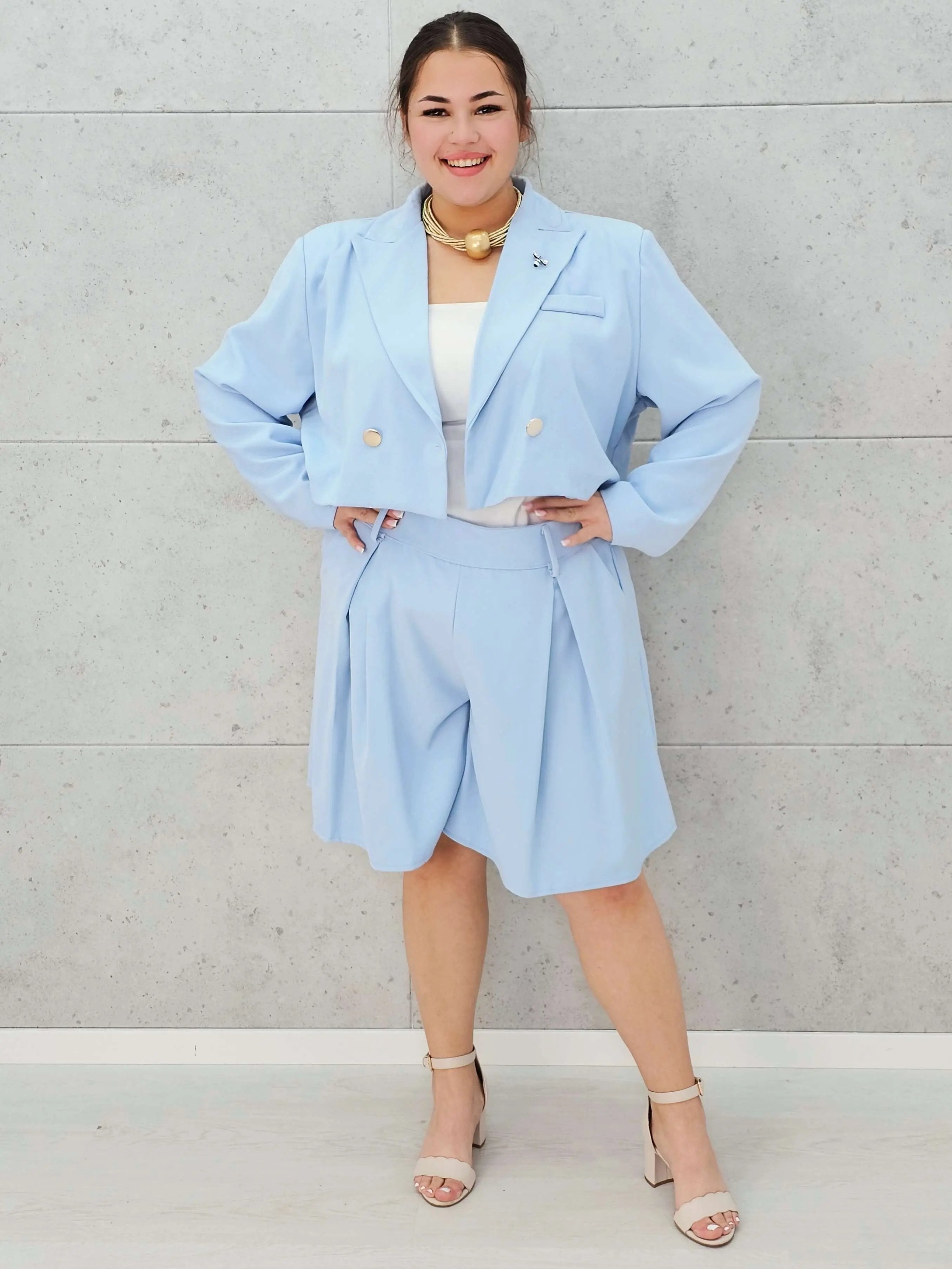 Garniturowy komplet z krótką marynarką i szortami - w 6 kolorach Stylowa XL